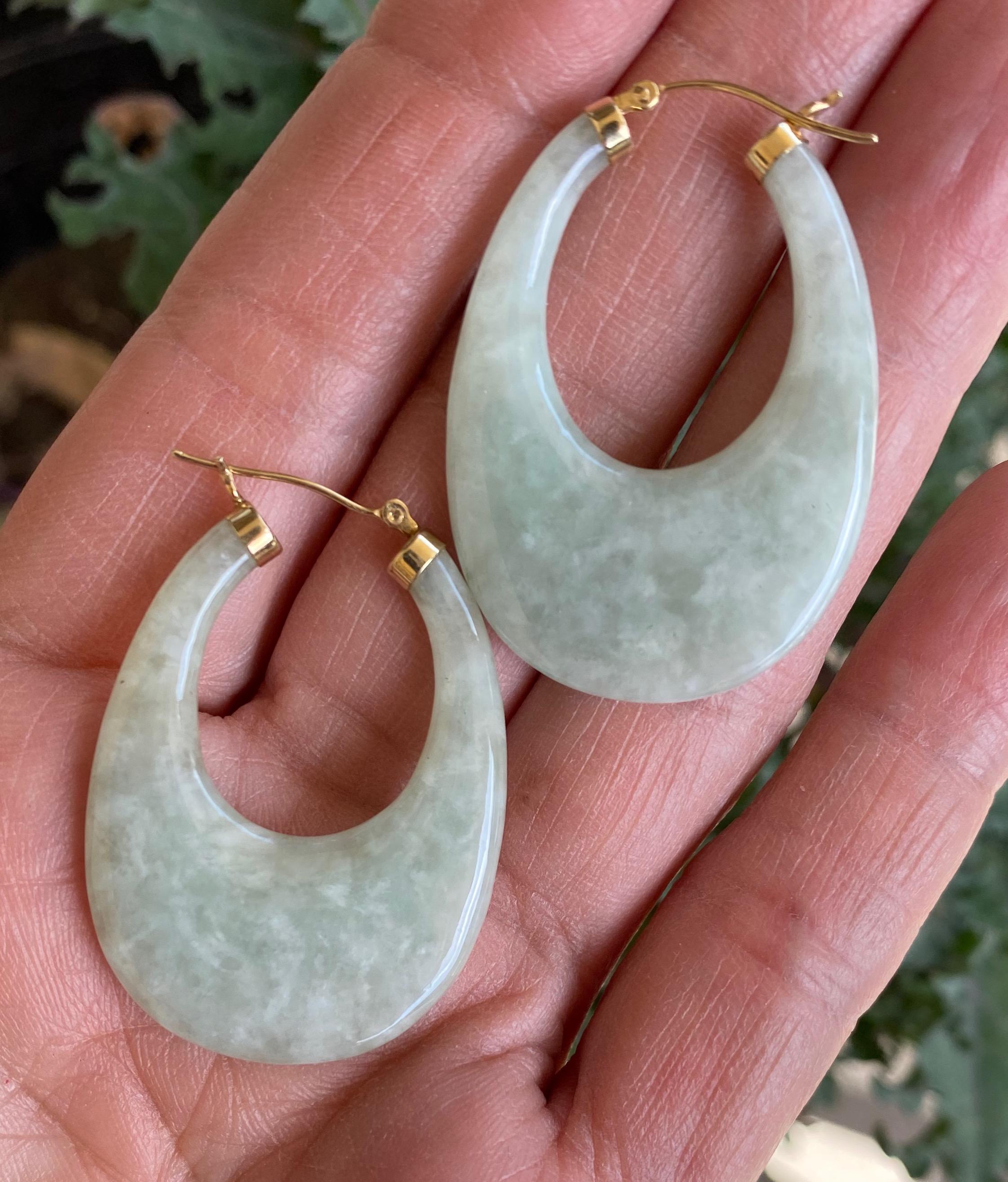 Contemporary Green Jade Oval Shaped 14 Karat Gold Earrings
