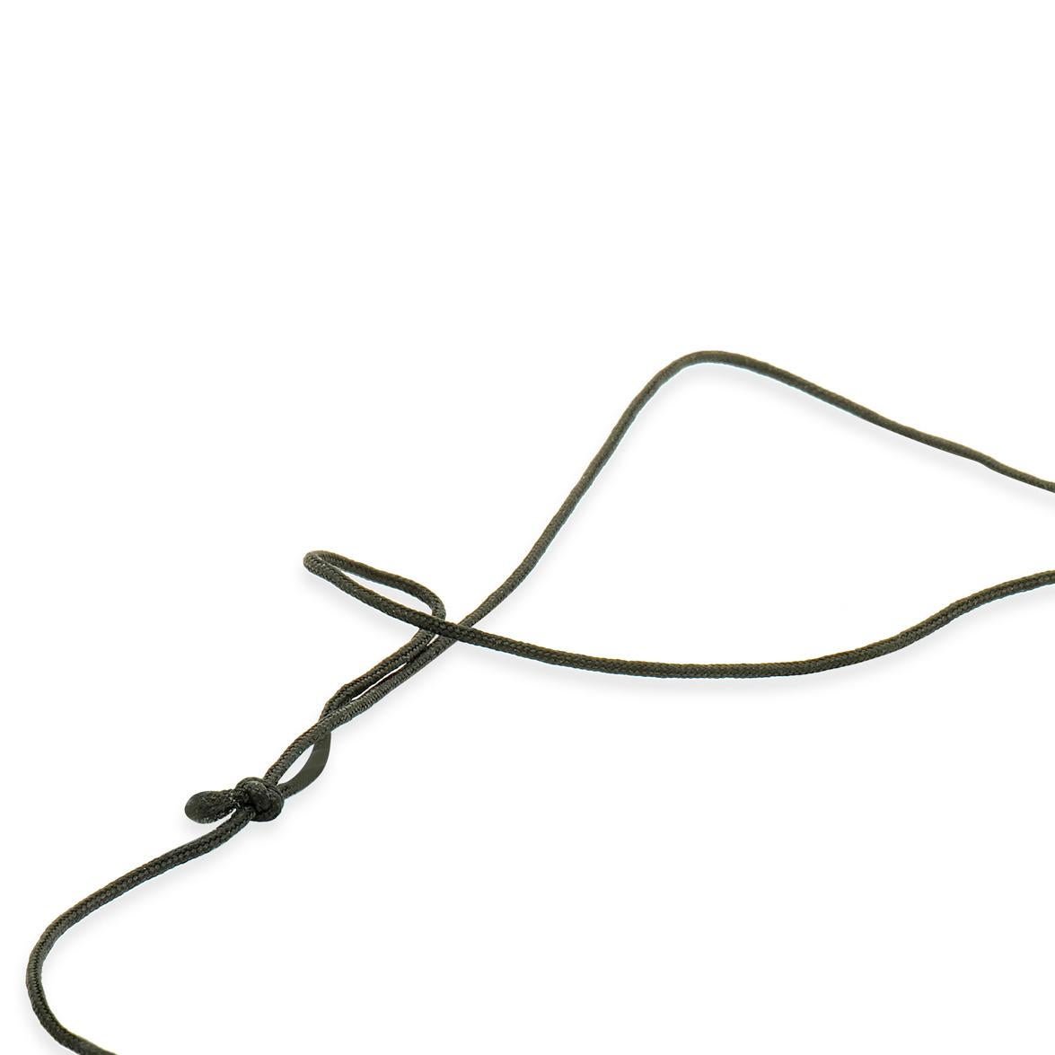 Ciondolo di giada verde su collana con cordoncino nero In condizioni ottime in vendita a Scottsdale, AZ