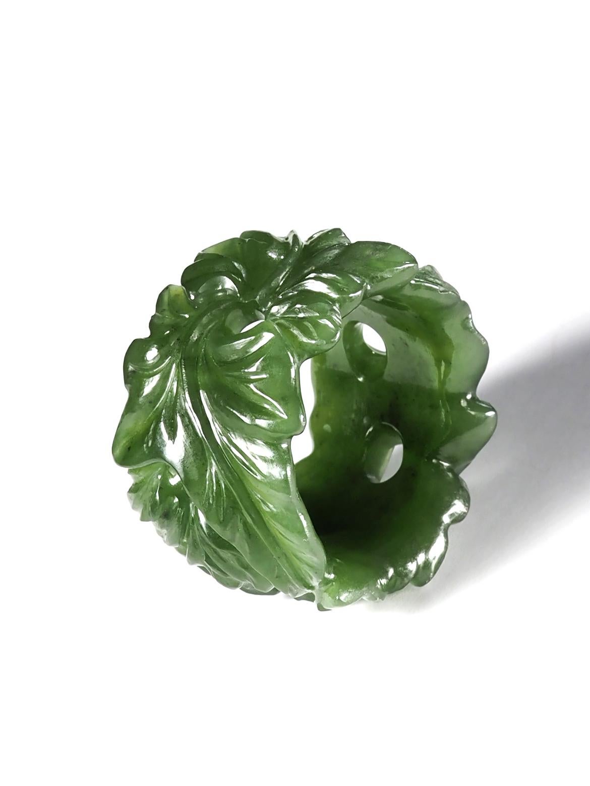 Green Jade ring Ivy collection hand carved bold ring hand made in Paris For Sale 9