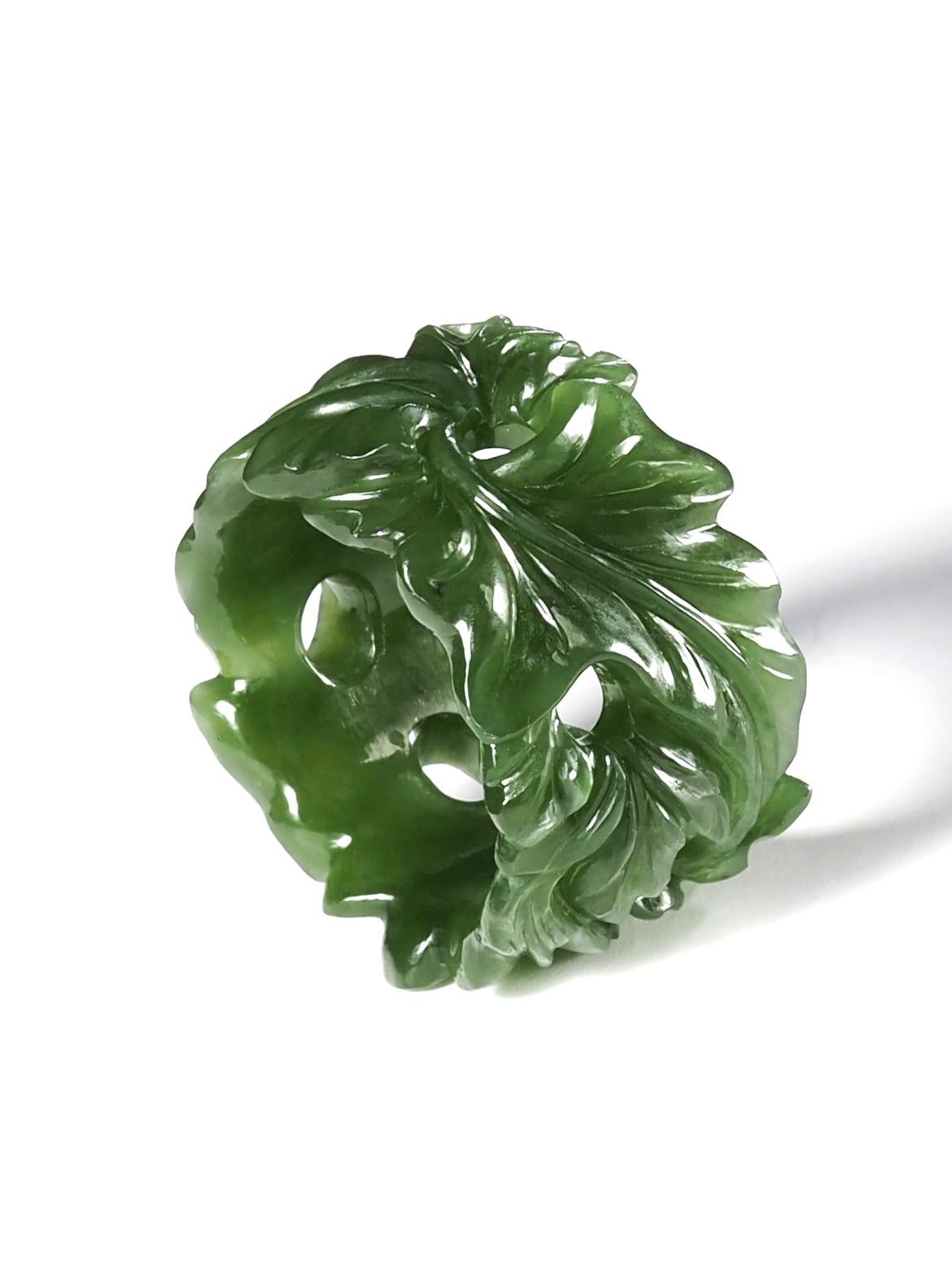 Green Jade ring Ivy collection hand carved bold ring hand made in Paris For Sale 11