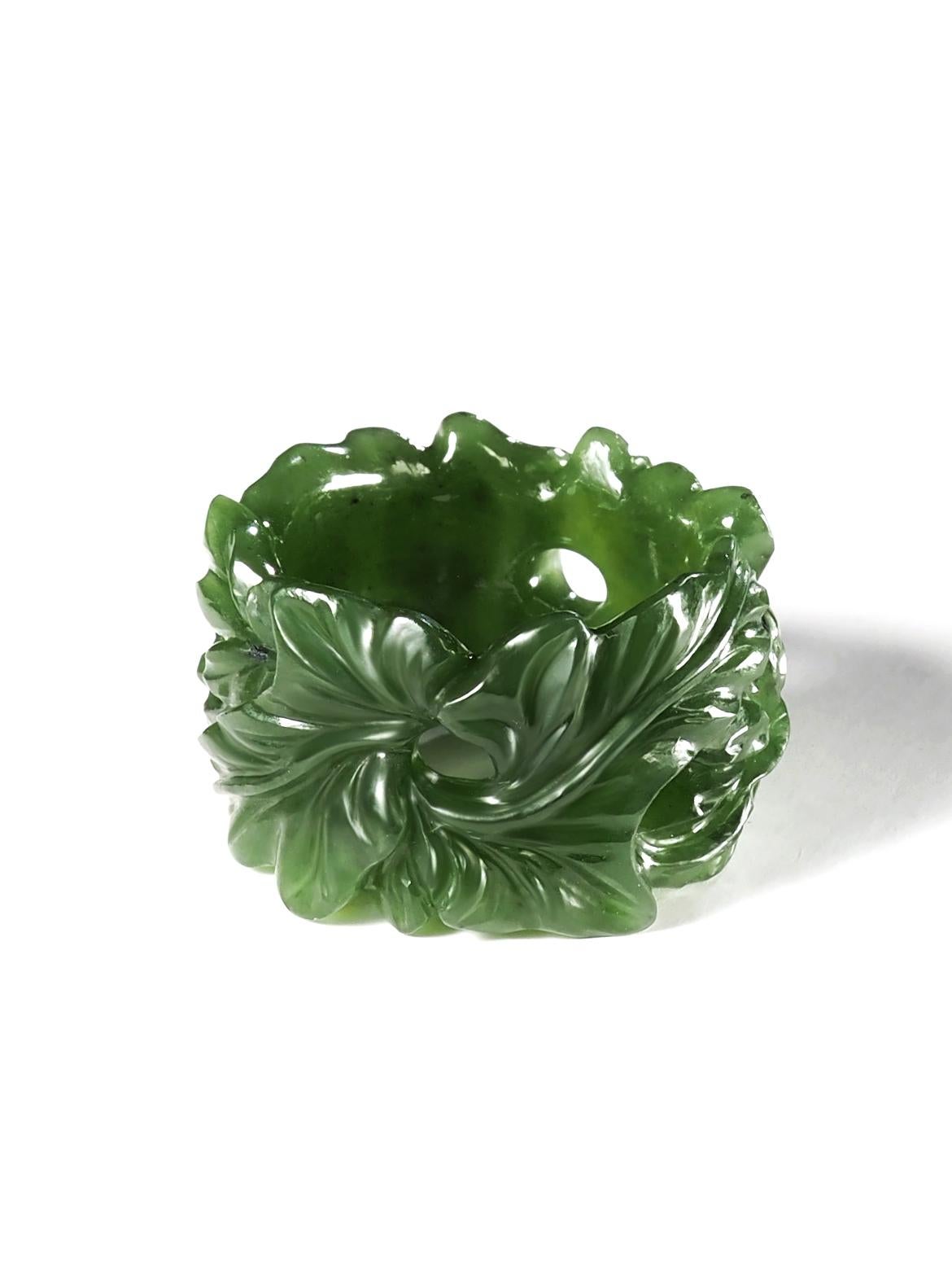 Green Jade ring Ivy collection hand carved bold ring hand made in Paris For Sale 12