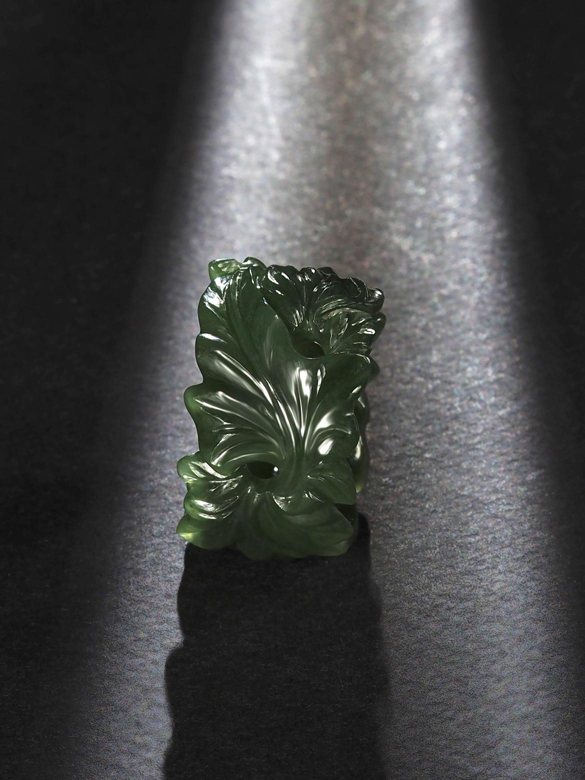 Green Jade ring Ivy collection hand carved bold ring hand made in Paris For Sale 3