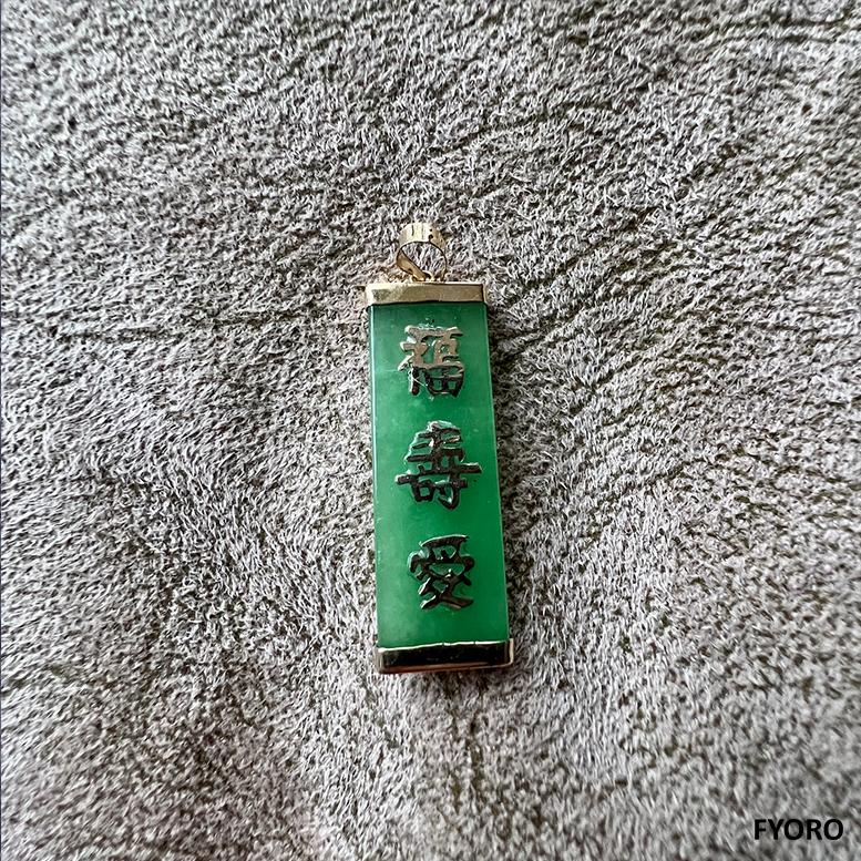The 'Triple Virtue Lai See Pendant' encompasses the 3 virtues of the Orient, Fortune, Prosperity, and Love. These characters are displayed in a typical 'lai See' formation, typical of Chinese Gifting.

Made out of Jadeite, with solid 14K Yellow Gold