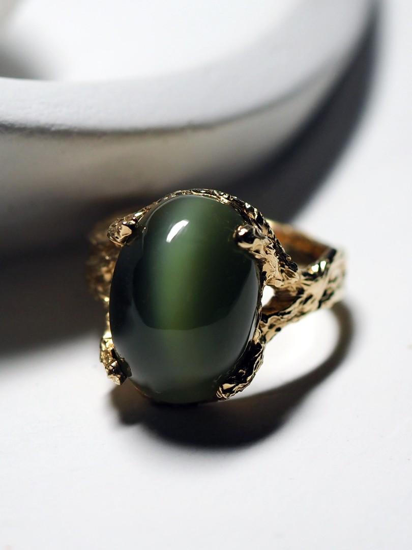 Green Jade Yellow Gold Ring Natural Nephrite Cat's Eye Effect Cabochon For Sale 2