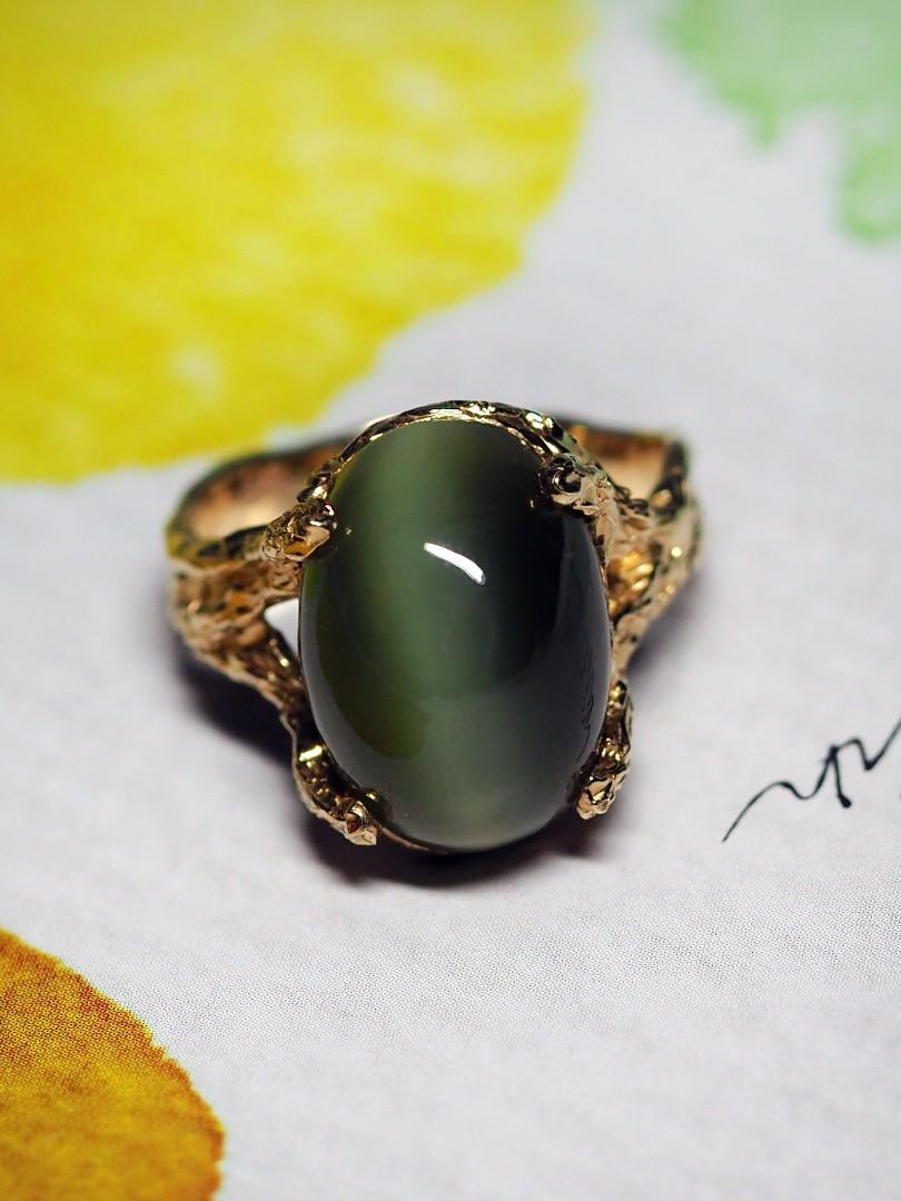 Green Jade Yellow Gold Ring Natural Nephrite Cat's Eye Effect Cabochon For Sale 4