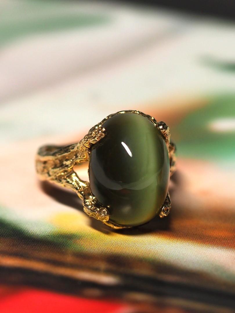 Green Jade Yellow Gold Ring Natural Nephrite Cat's Eye Effect Cabochon For Sale 5