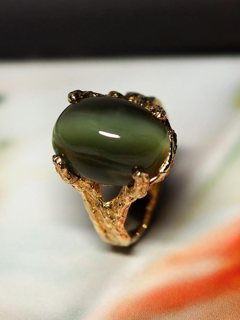 Green Jade Yellow Gold Ring Natural Nephrite Cat's Eye Effect Cabochon For Sale 6