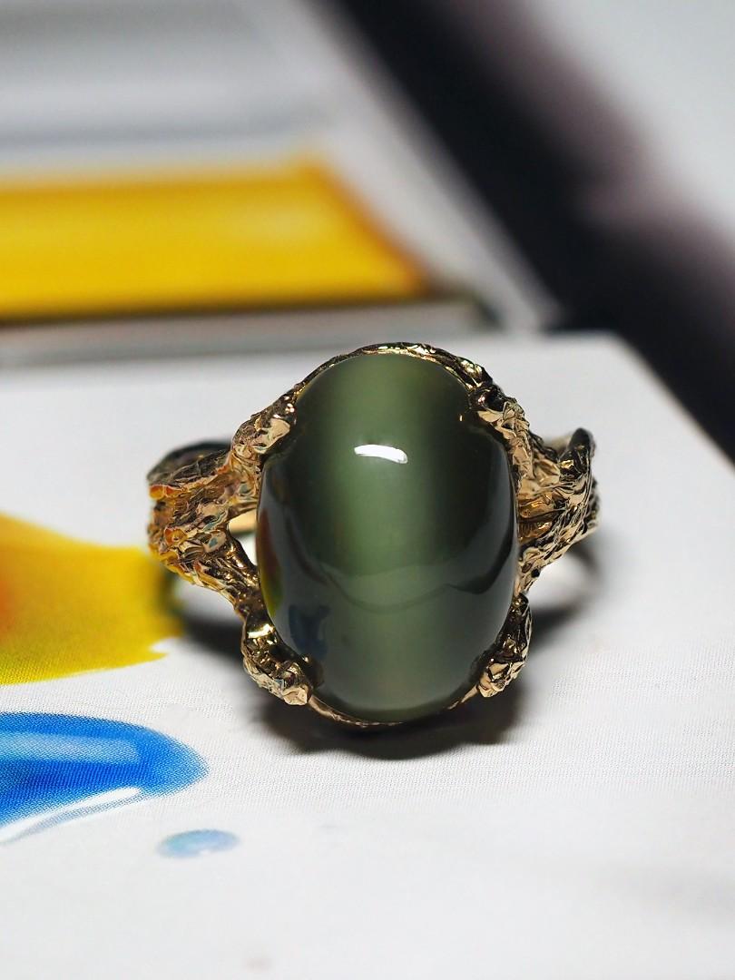 Green Jade Yellow Gold Ring Natural Nephrite Cat's Eye Effect Cabochon For Sale 7