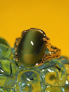Green Jade Yellow Gold Ring Natural Nephrite Cat's Eye Effect Cabochon