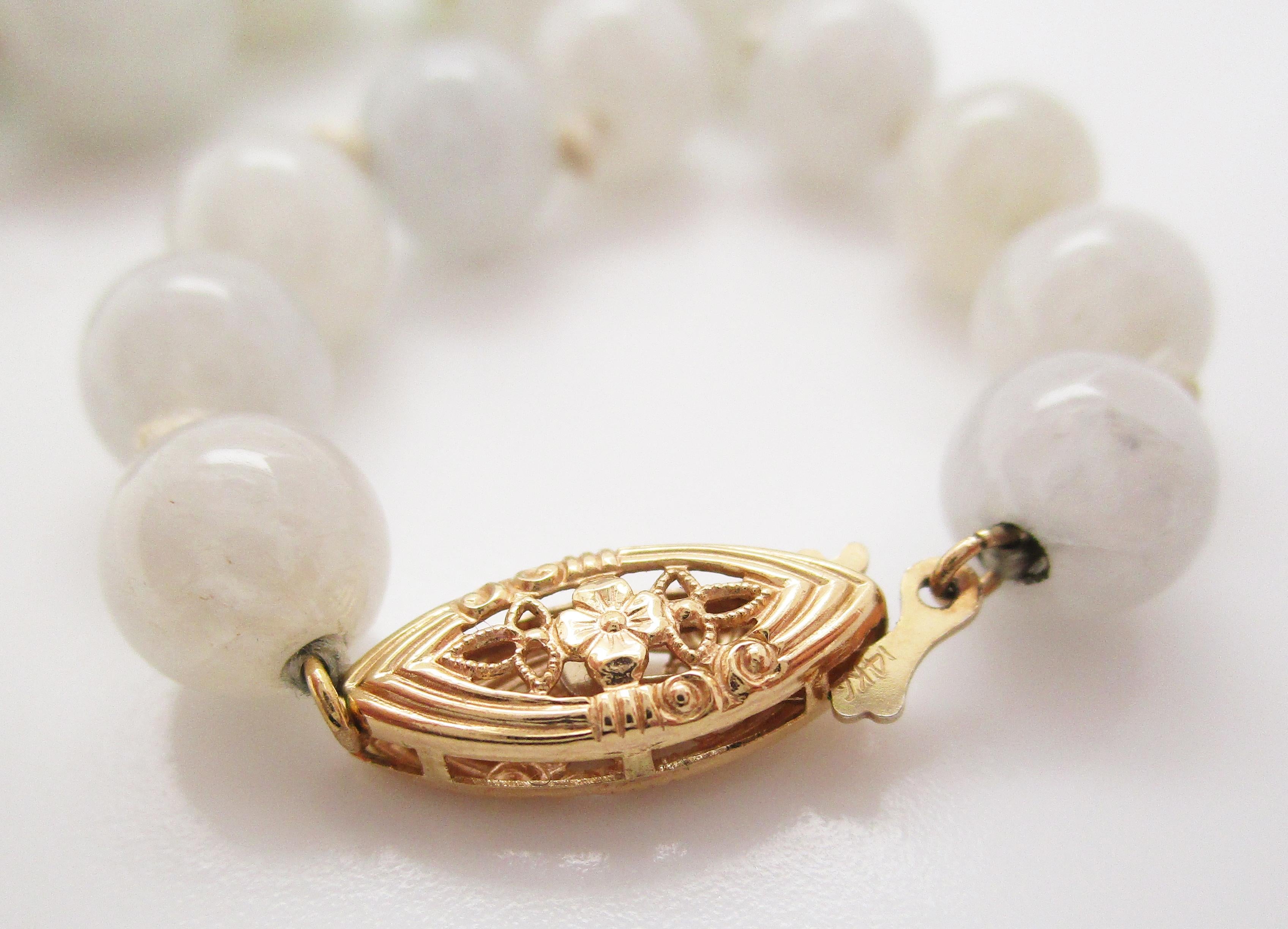 Green Jadeite Jade Graduated Single Strand Necklace 14k Gold Clasp GIA Report In Excellent Condition In Lexington, KY