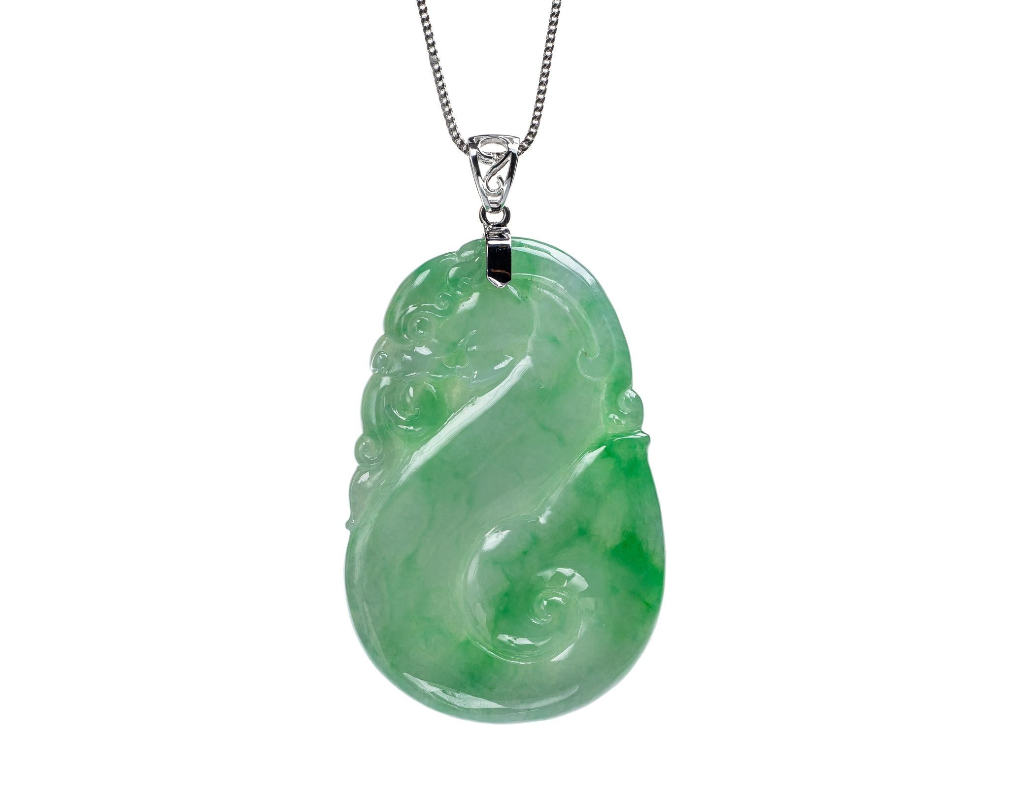 green pendant necklace meaning