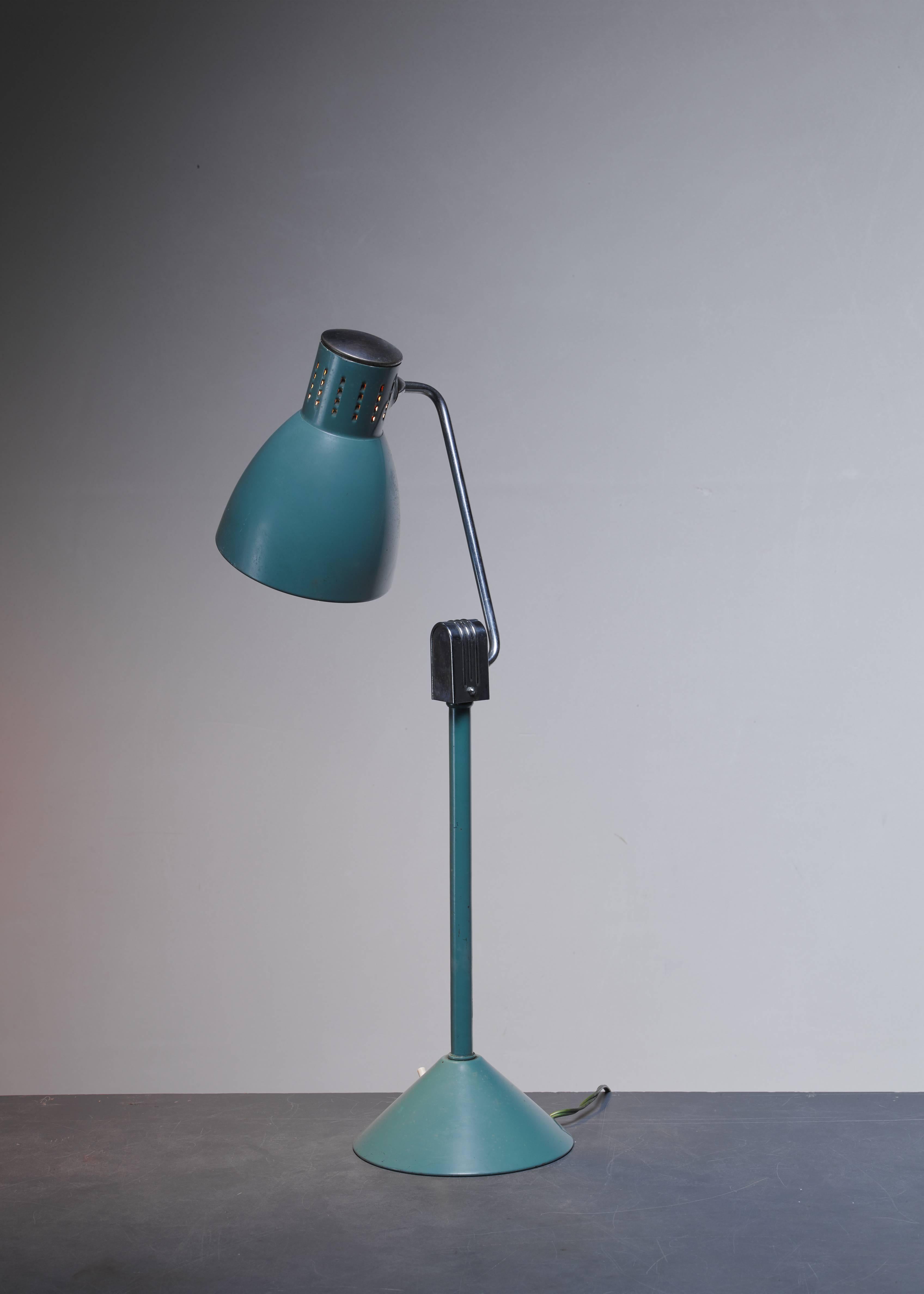 Green Jumo Table Lamp, France, 1940s In Excellent Condition For Sale In Maastricht, NL