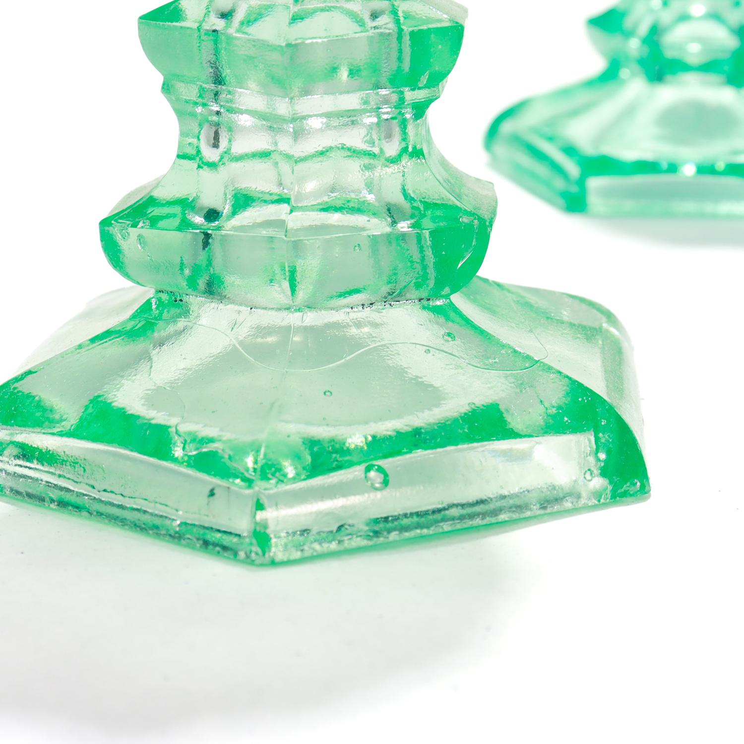 Candeleros daneses de vidrio prensado de uranio Katsrup Glasvaerk Verde 5