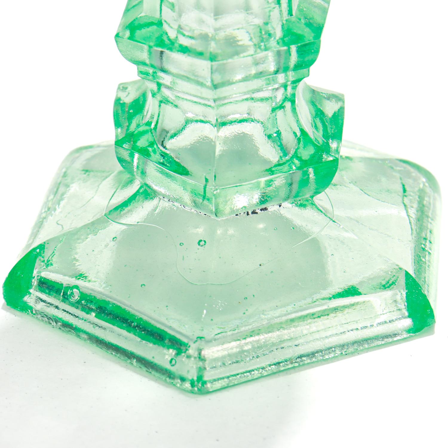 Candeleros daneses de vidrio prensado de uranio Katsrup Glasvaerk Verde 10