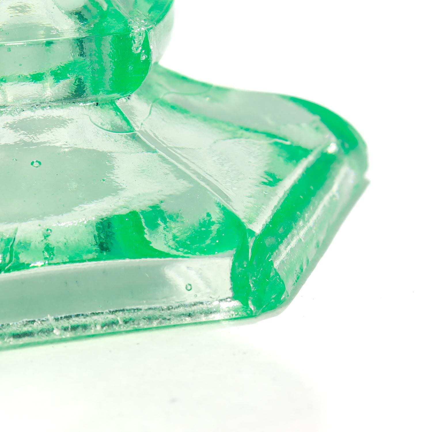 Candeleros daneses de vidrio prensado de uranio Katsrup Glasvaerk Verde 11