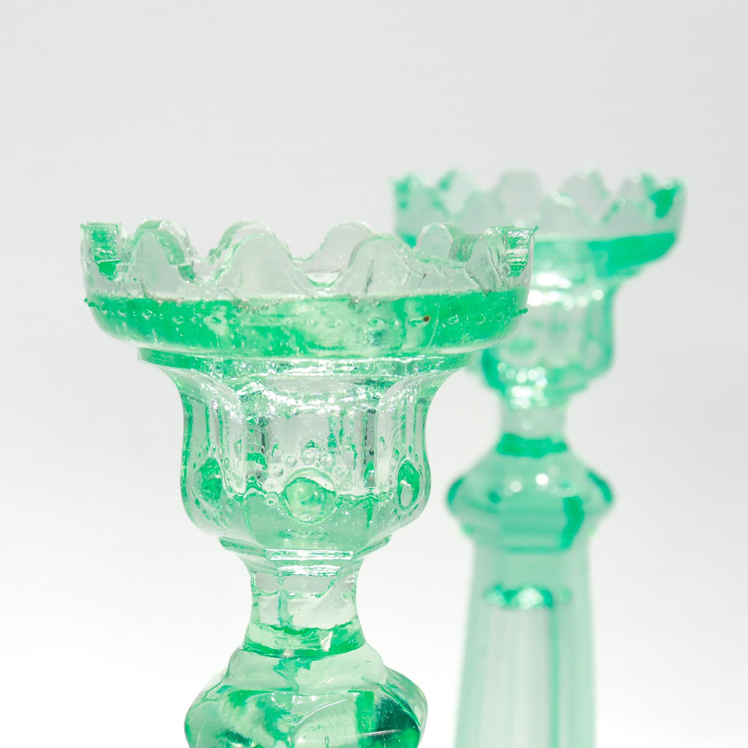 Candeleros daneses de vidrio prensado de uranio Katsrup Glasvaerk Verde 3