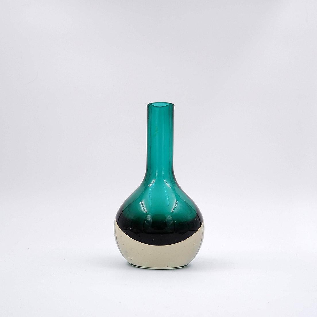 Scandinavo moderno Vaso Kolben verde di Tamara Aladin Riihimaki per Riihimaen Lasi Oy, Finlandia in vendita