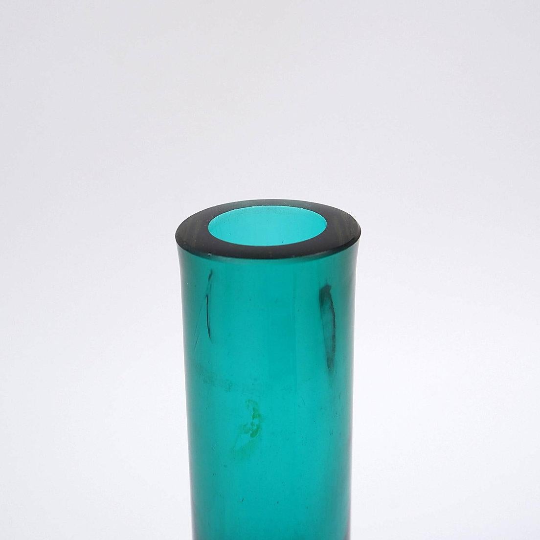 Vetro artistico Vaso Kolben verde di Tamara Aladin Riihimaki per Riihimaen Lasi Oy, Finlandia in vendita