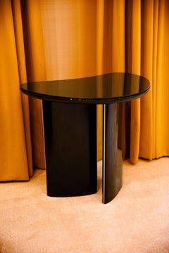 Mesa auxiliar lacada verde de Tatjana von stein, Francia