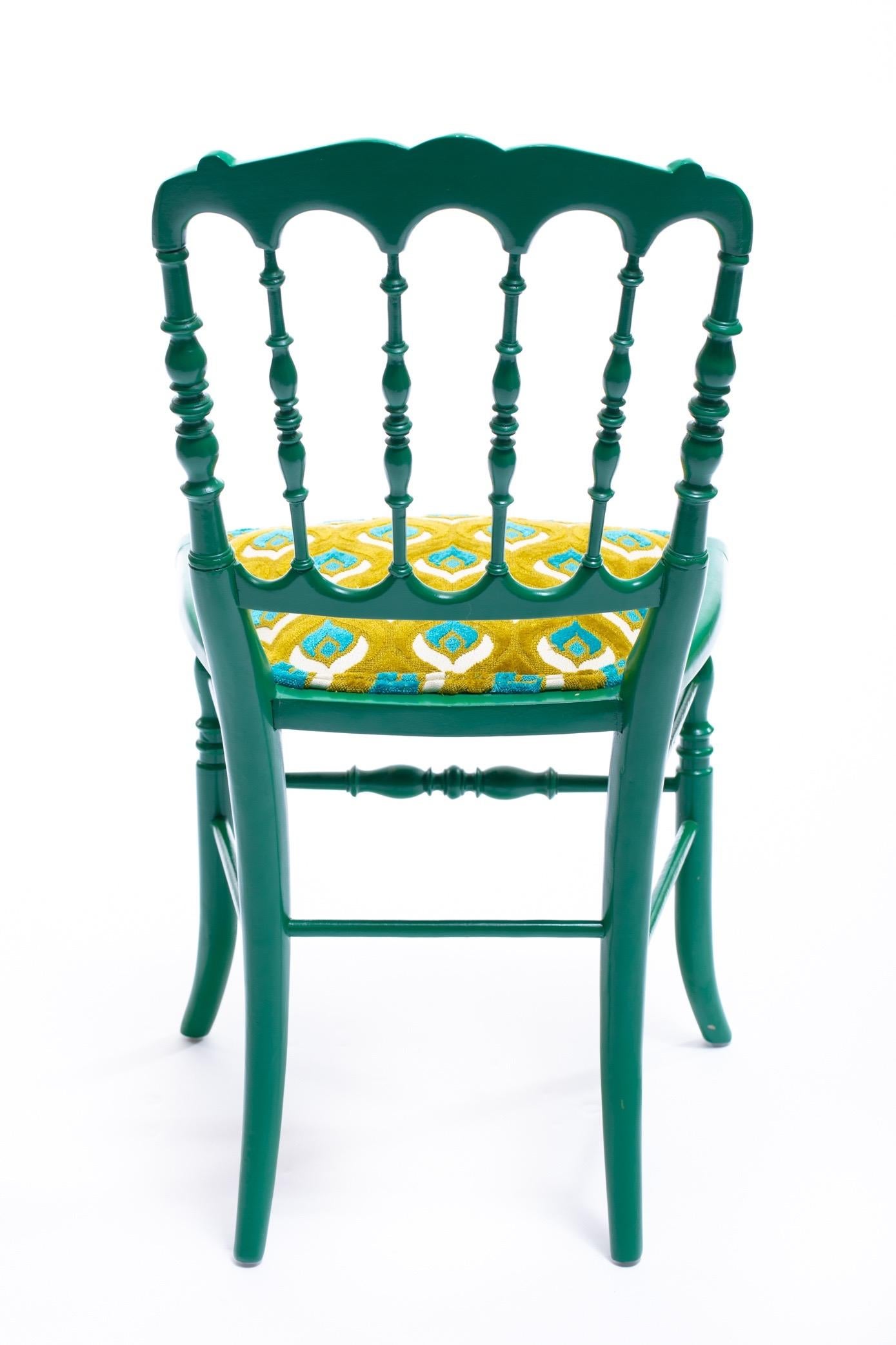 Green Lacquered Chiavari Side Chair with Peacock Feathers in Cut Velvet In Good Condition For Sale In Saint Louis, MO