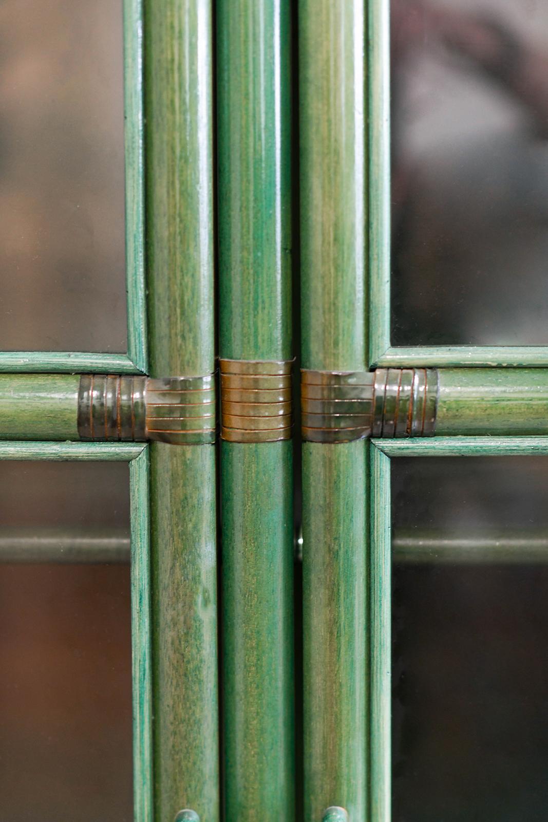 Green lacquered living room display cabinet, 1980s 1