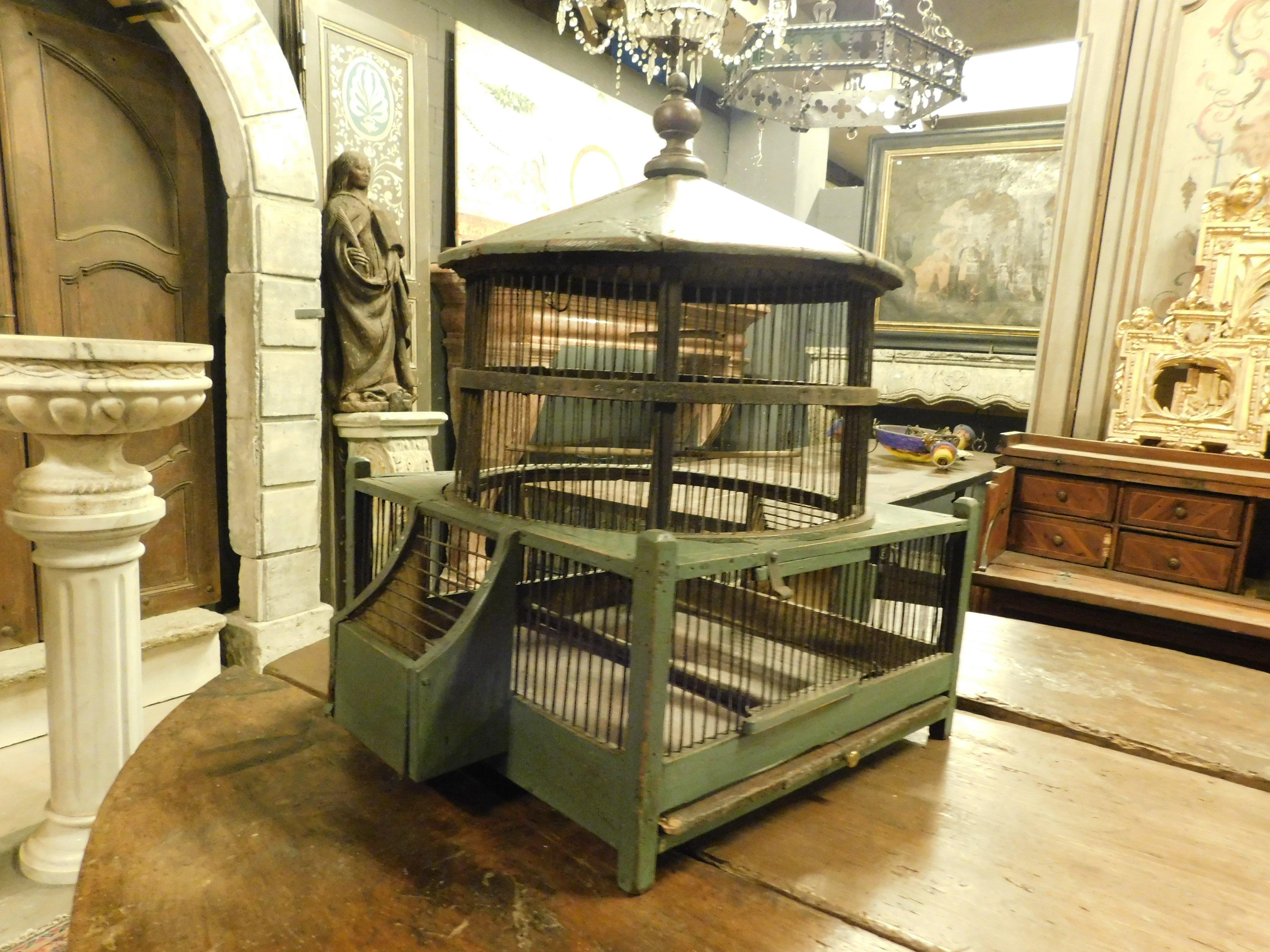 Green lacquered wooden bird cage, Italy In Good Condition In Cuneo, Italy (CN)