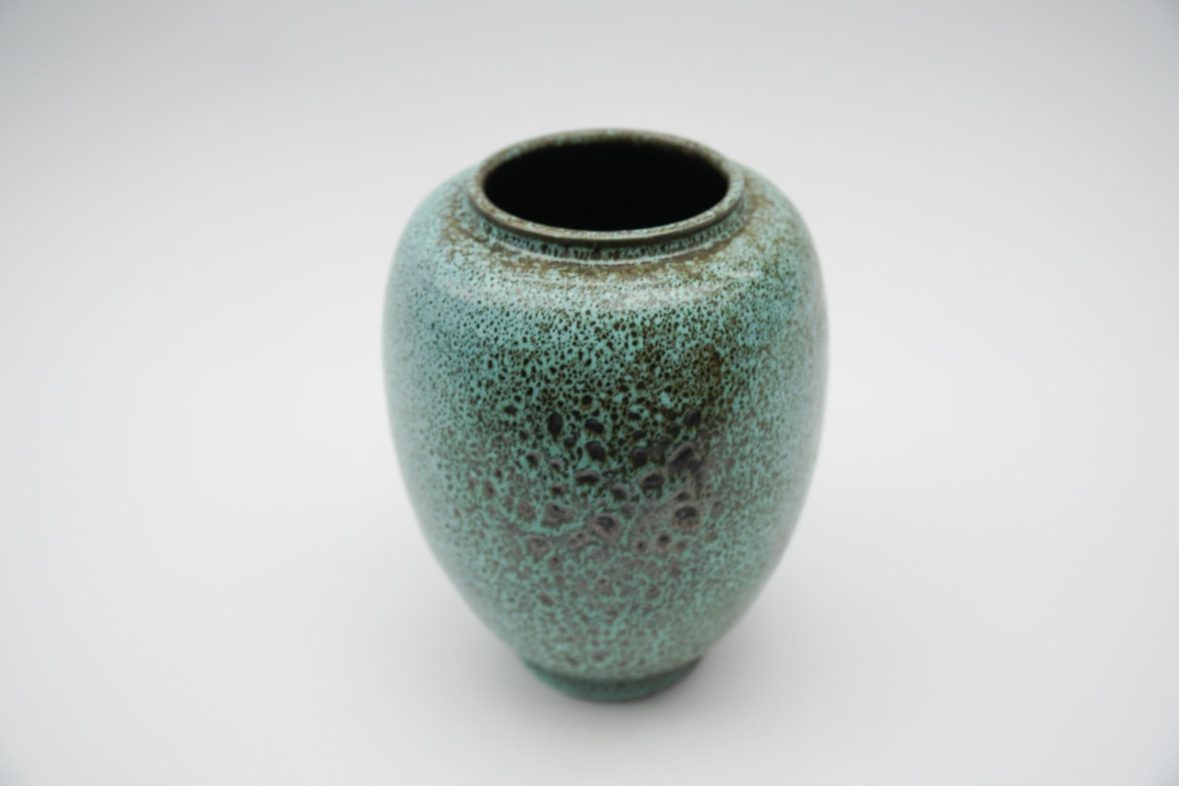 Mid-Century Modern Green Lava Studio Ceramic Vase by Wilhelm & Elly Kuch, 1960s, Germany For Sale