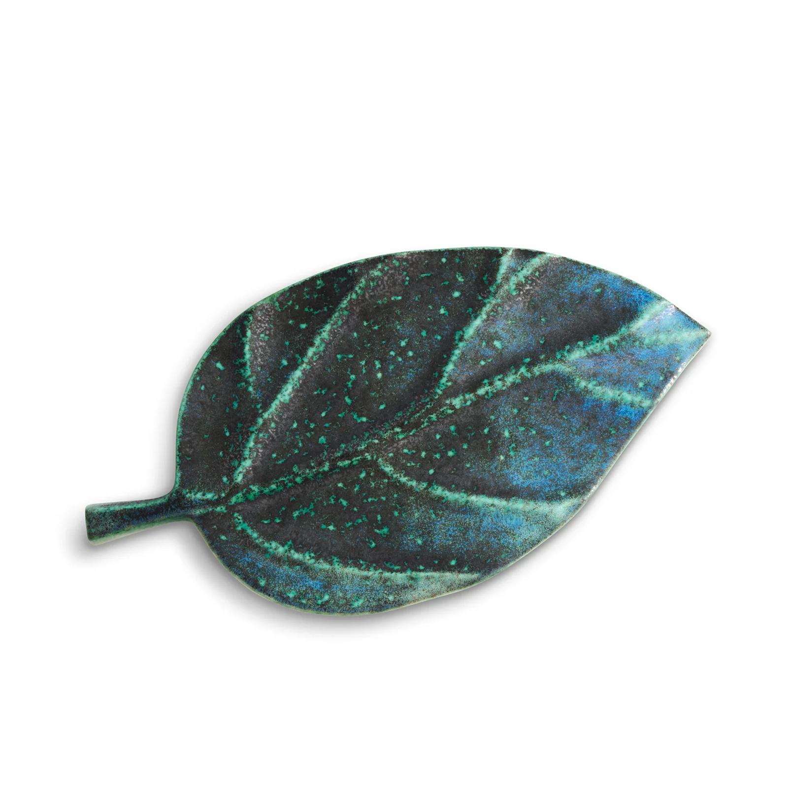 Plateau Feuille Verte Medium tous réalisés en porcelaine avec 
une finition glacée réactive. Chaque pièce est unique grâce à 
des variations dans la finition. Livré dans un coffret raffiné.
