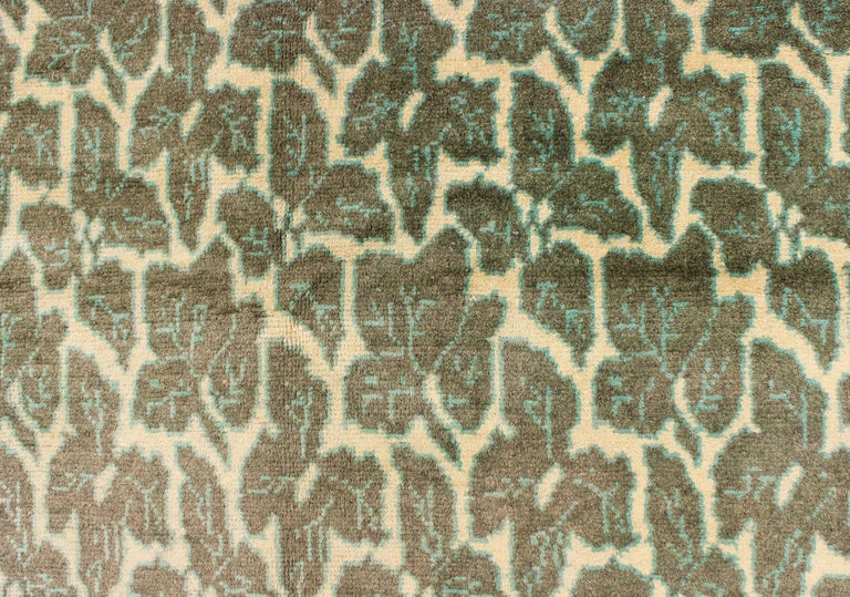 Green Leaf Pattern Vintage rug with a Modern Design in Squared Shape