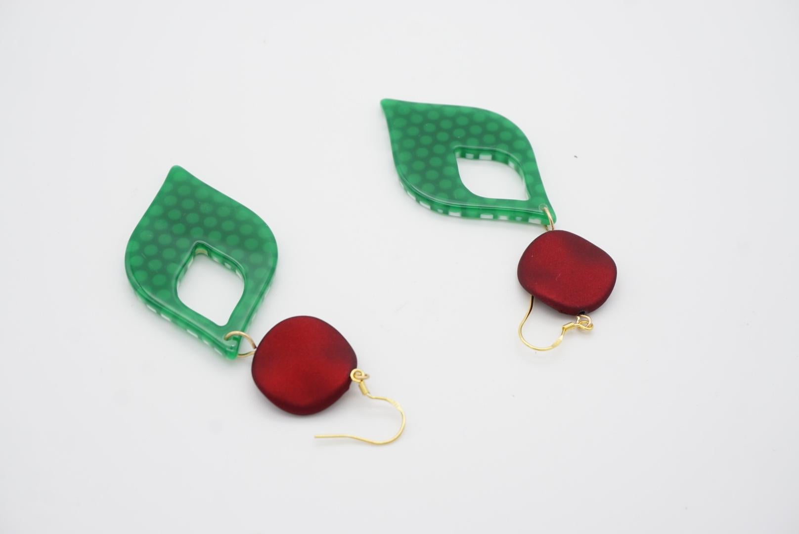 Green Leaf Polka Dot Matte Burgundy Round Disc Retro Hook Drop Pierced Earrings For Sale 4