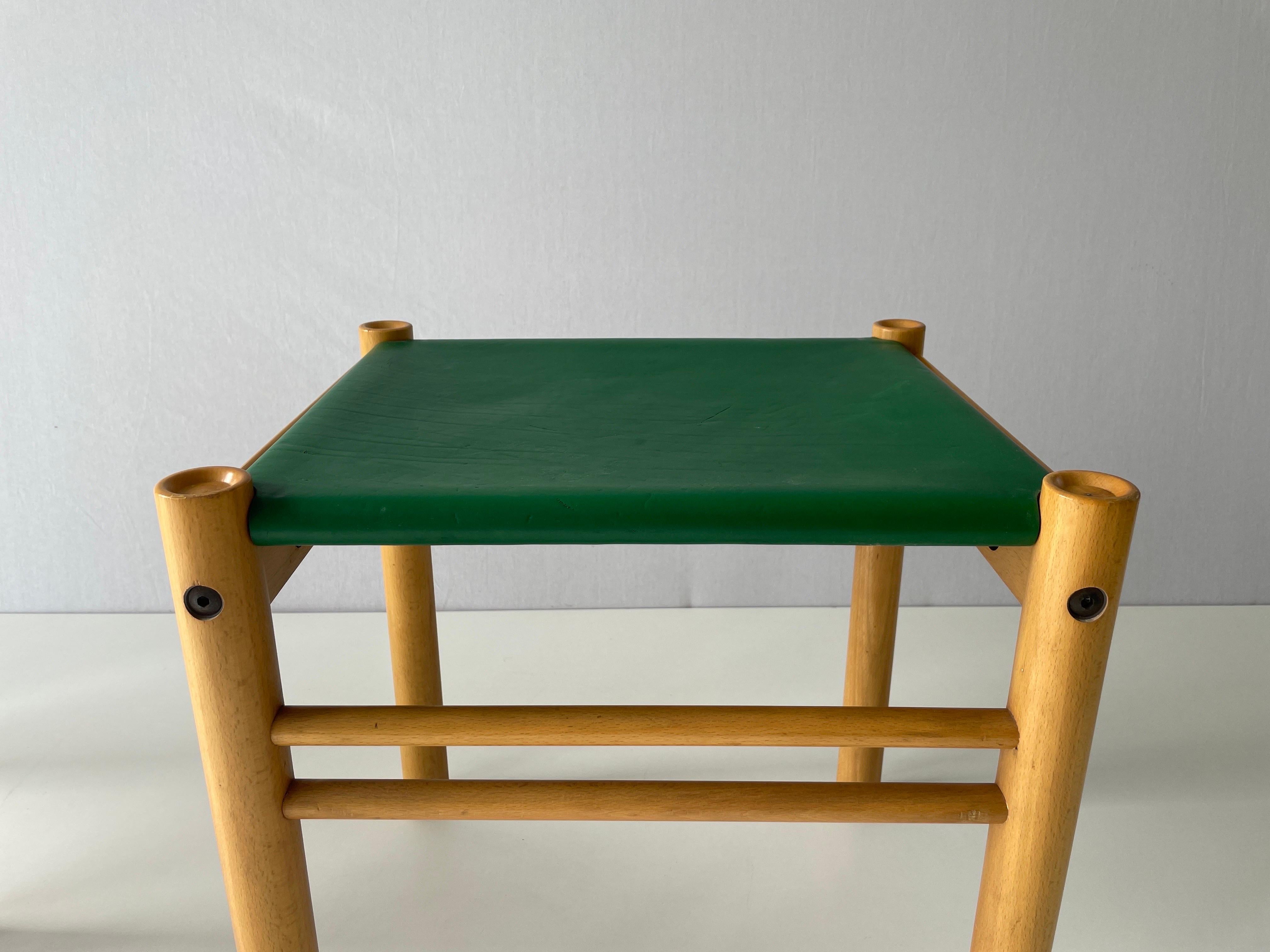 Green Leather and Birch Wood Pair of Stools by IBISCO, 1970s, Italy In Good Condition For Sale In Hagenbach, DE
