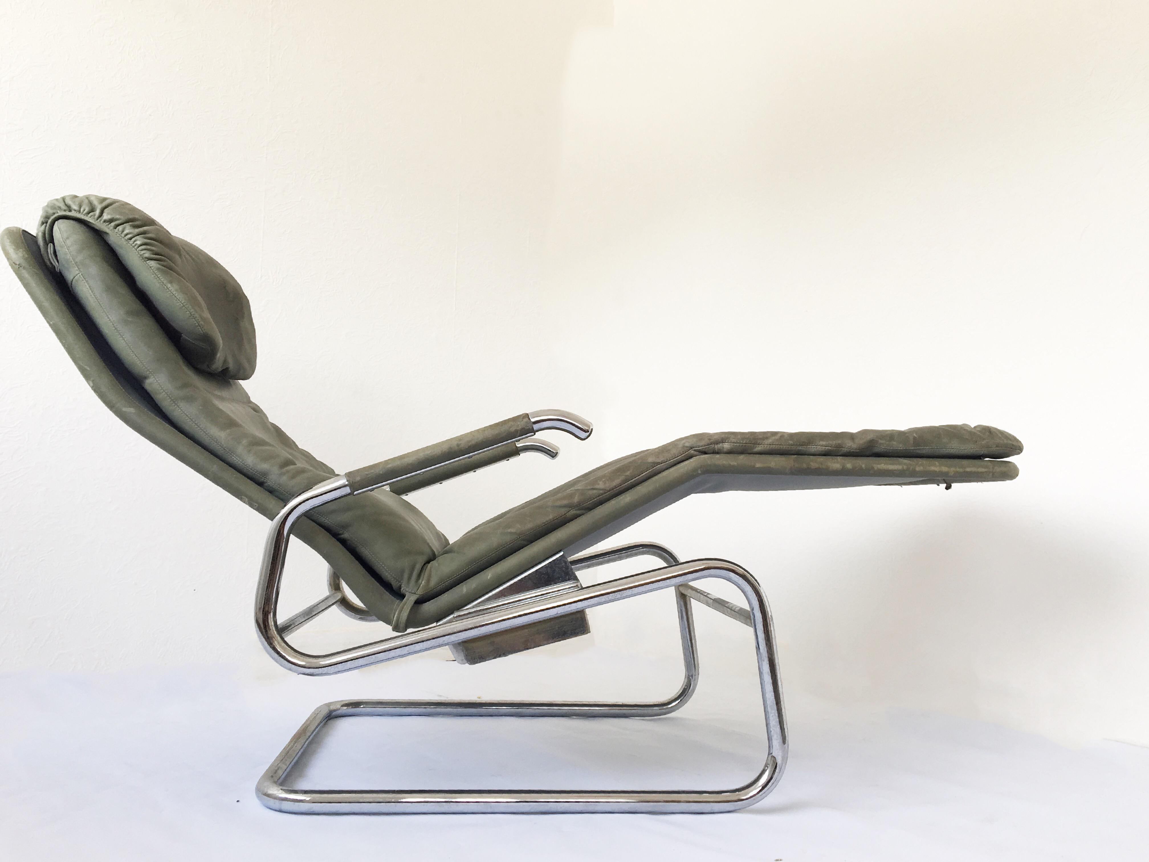 Green Leather and Chrome Midcentury ‘Cicero’ Reclining Chaise by Dux, circa 1970 In Good Condition In London, GB