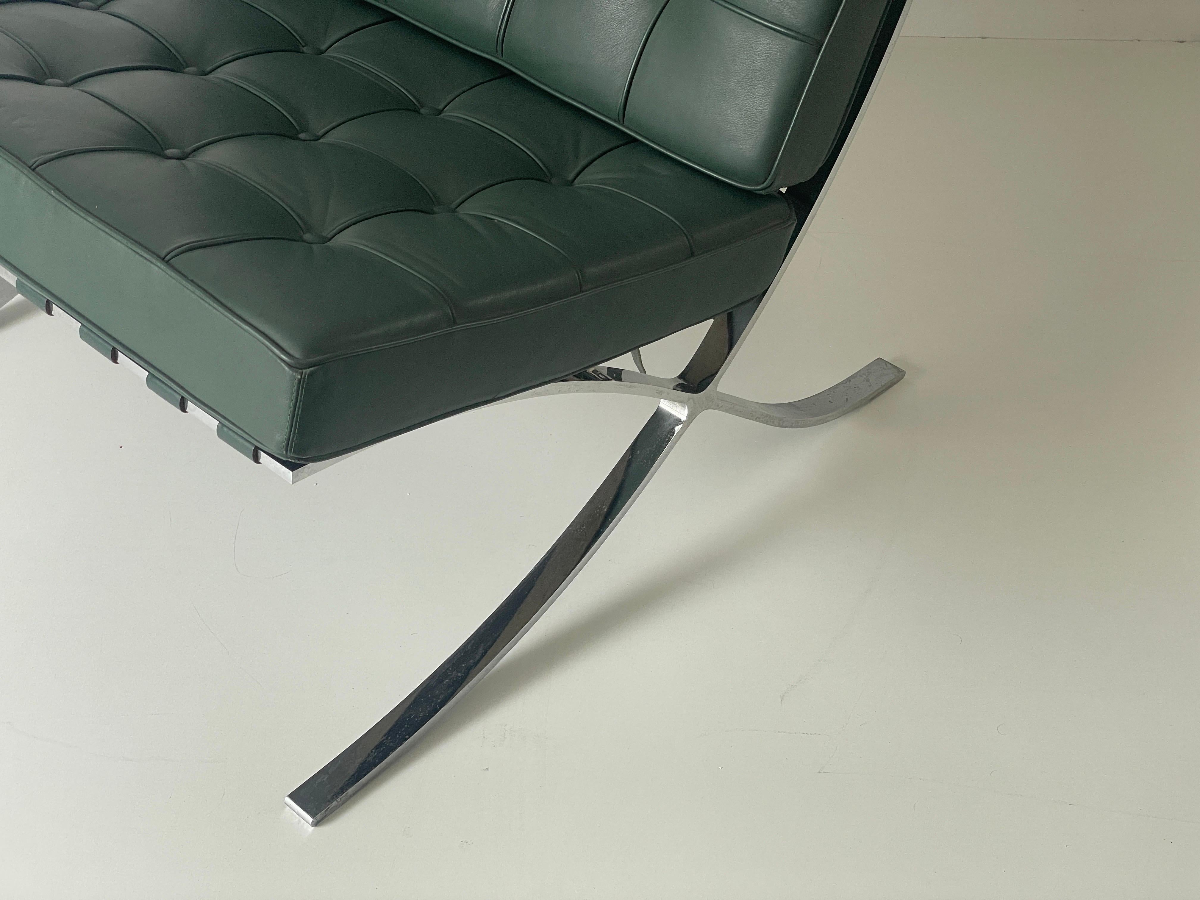 Mid-Century moderno Sedia Barcelona in pelle verde di Ludwig Mies van der Rohe per Knoll in vendita