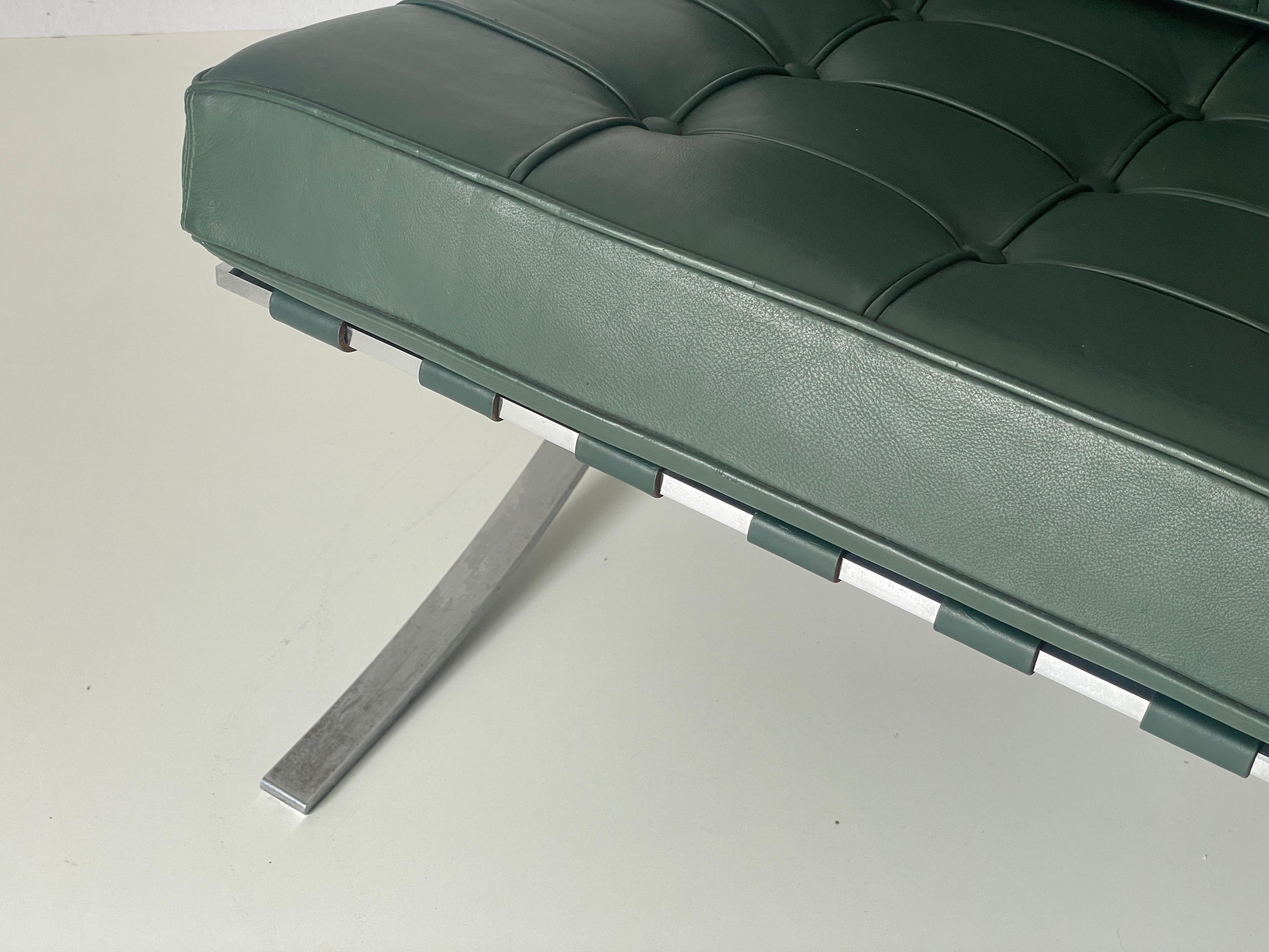XX secolo Sedia Barcelona in pelle verde di Ludwig Mies van der Rohe per Knoll in vendita