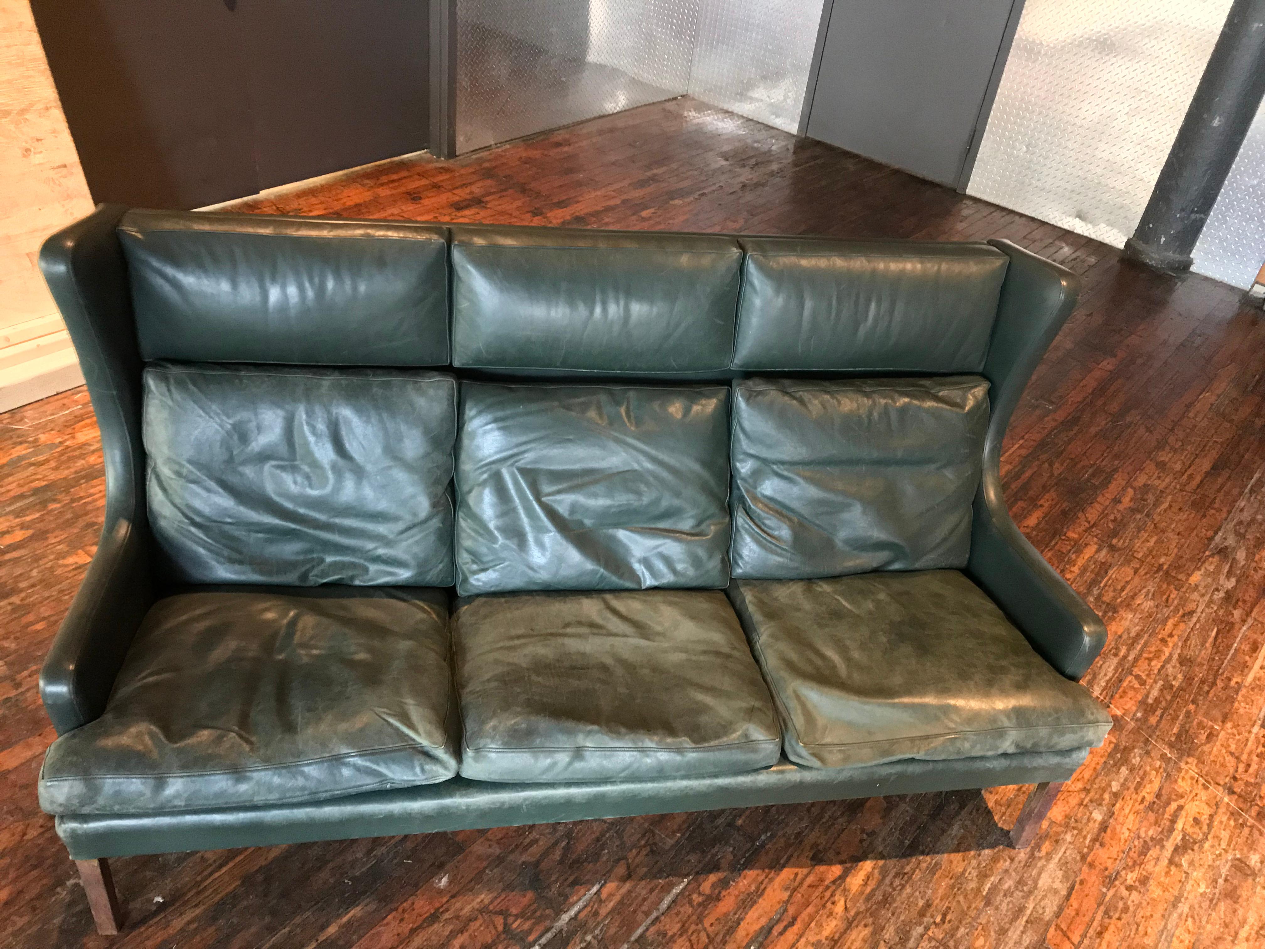 Scandinavo moderno Divano in stile Greene & Greene Mogensen in pelle verde in vendita