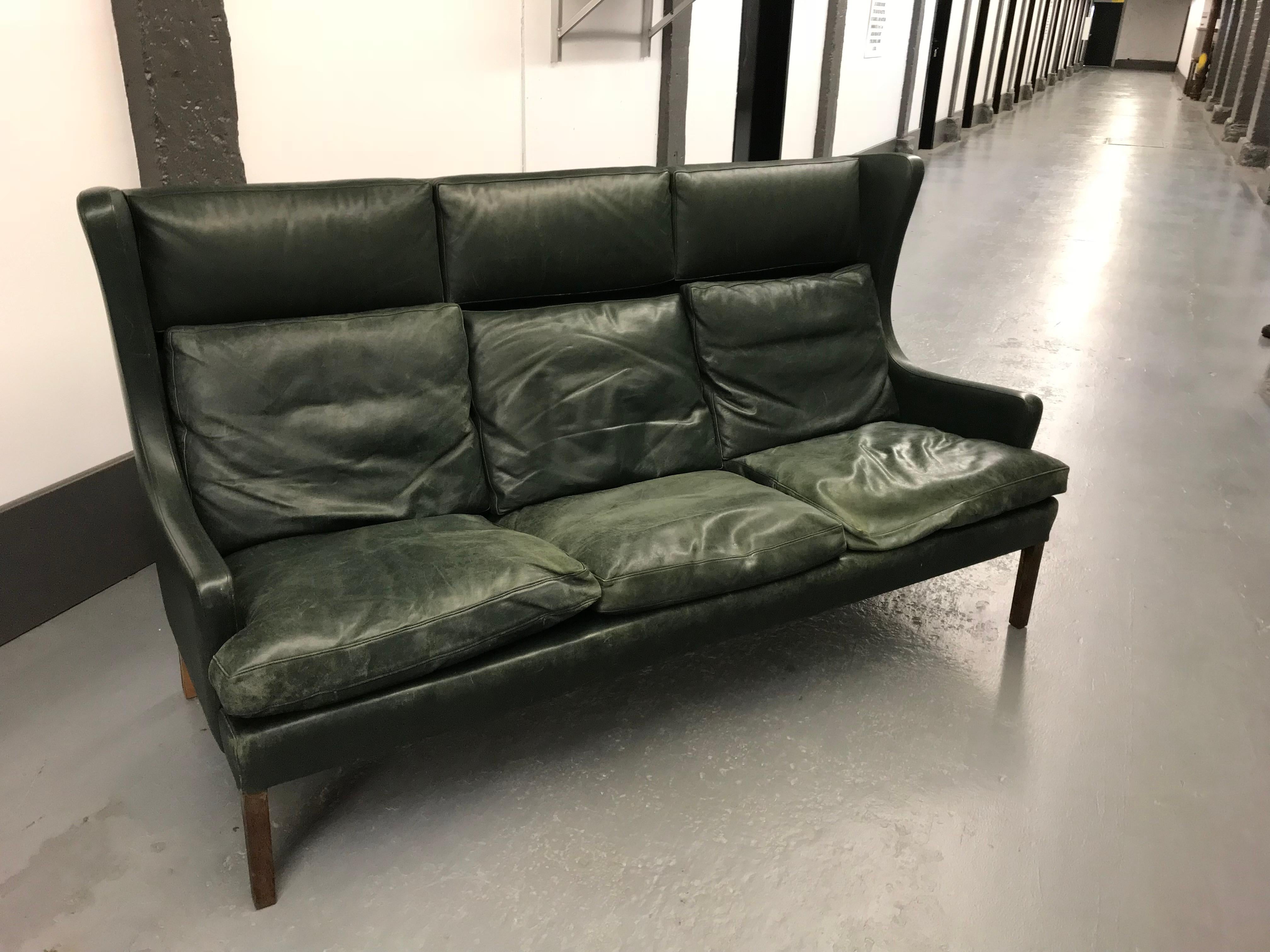 Divano in stile Greene & Greene Mogensen in pelle verde in vendita 2