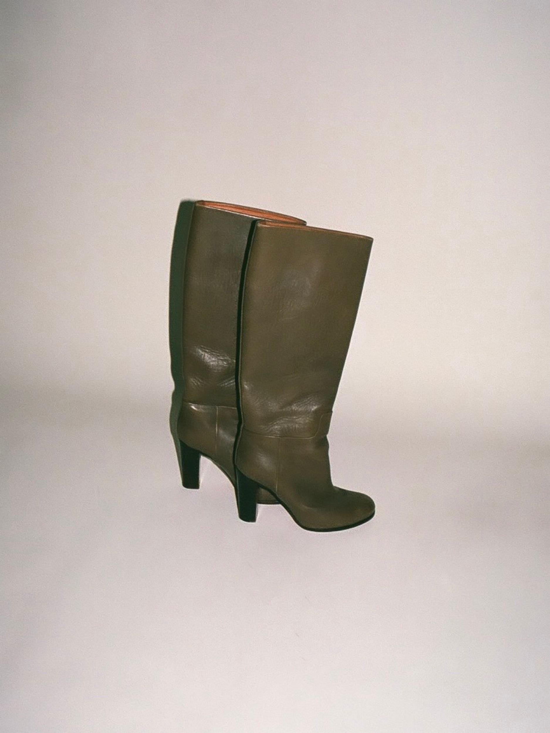 Green Leather Céline Phoebe Philo Knee High Boots 38 In Fair Condition For Sale In Los Angeles, CA
