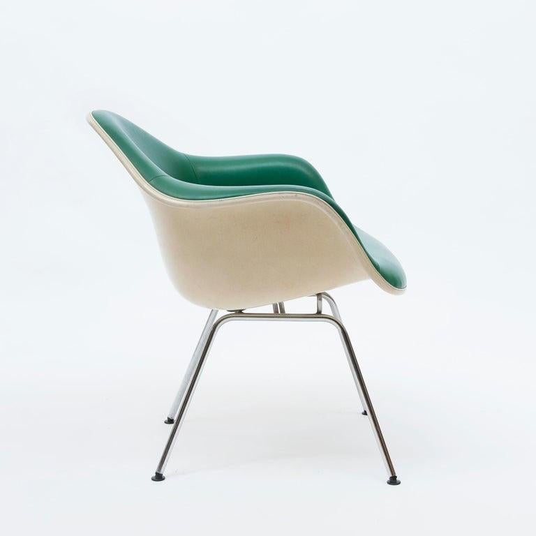 A Dax rope edge fiberglass Zenith shell chair designed by Charles & Ray Eames for Herman Miller Co. With aluminum-finished legs retaining the original green leather upholstery over a fiberglass shell. Made by Herman Miller in the USA, circa 1960s.