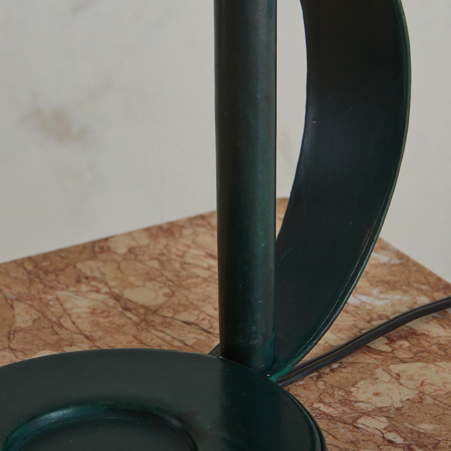 Milieu du XXe siècle Lampe de bureau en cuir vert dans le style de Jacques Adnet, France années 1950 en vente
