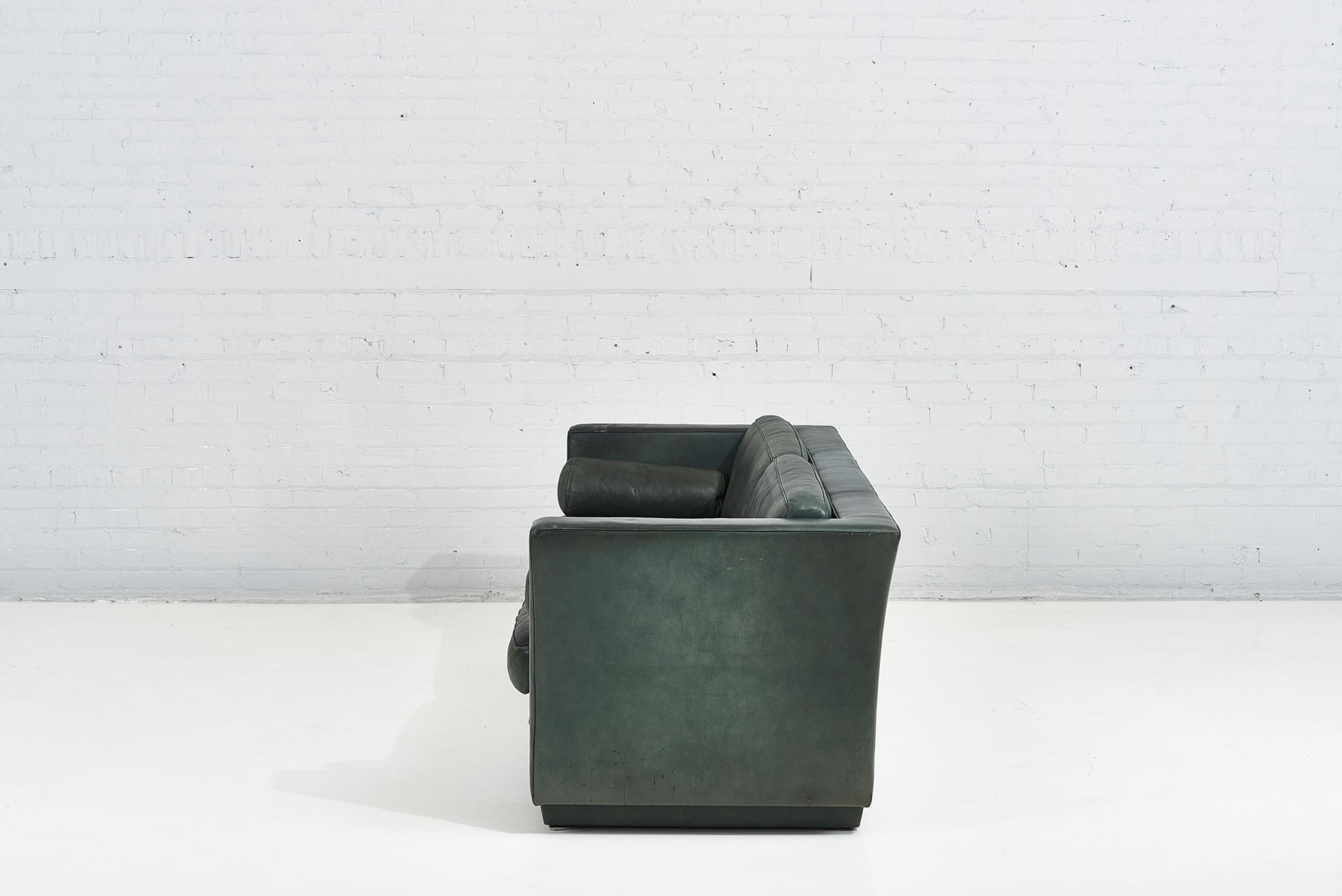 Lotus-Sofa aus grünem Leder von Andree Putman für De sede, 1990 1