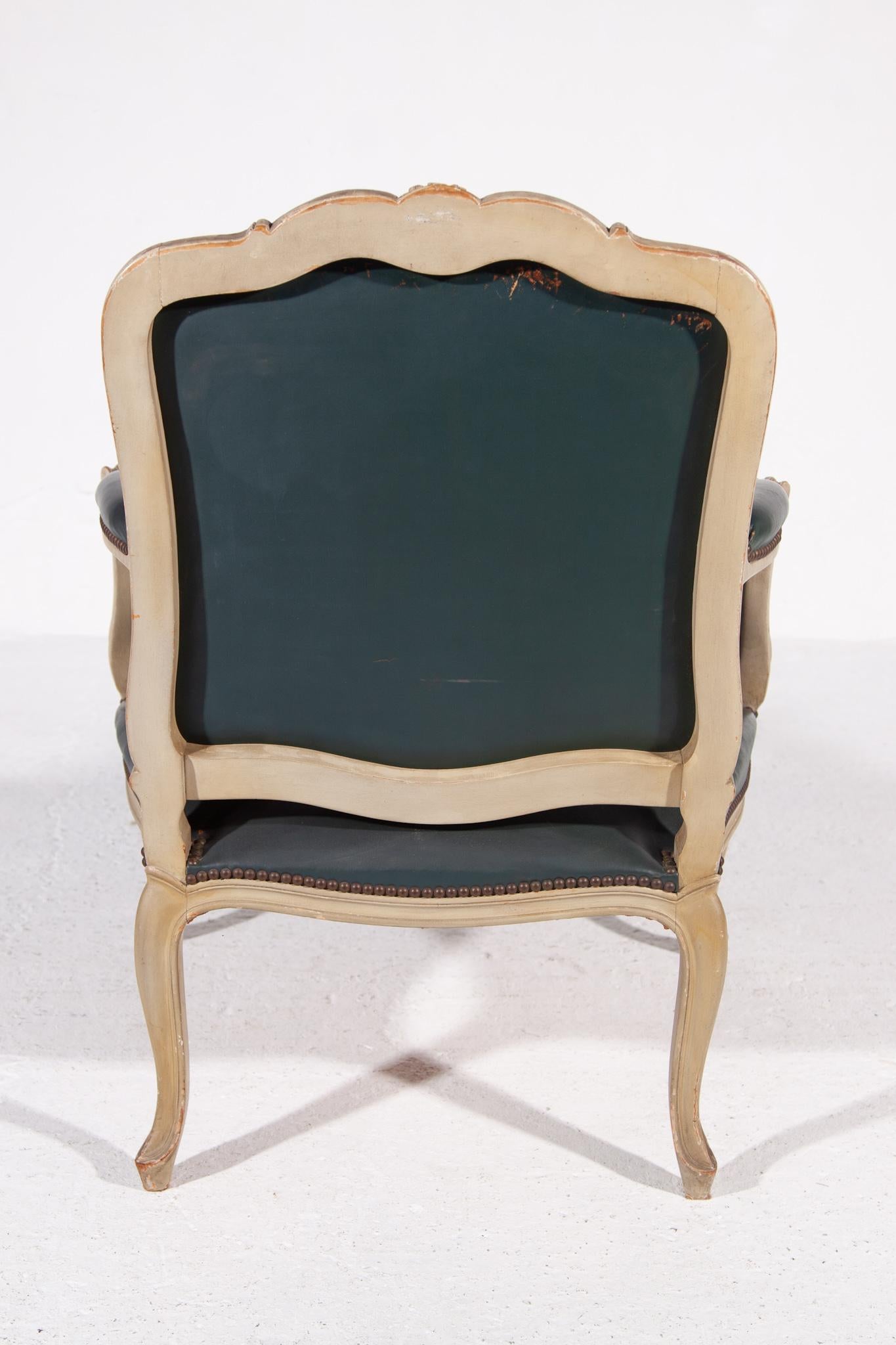 Grüner Louis XV-Sessel aus grünem Leder, Frankreich (Französisch) im Angebot