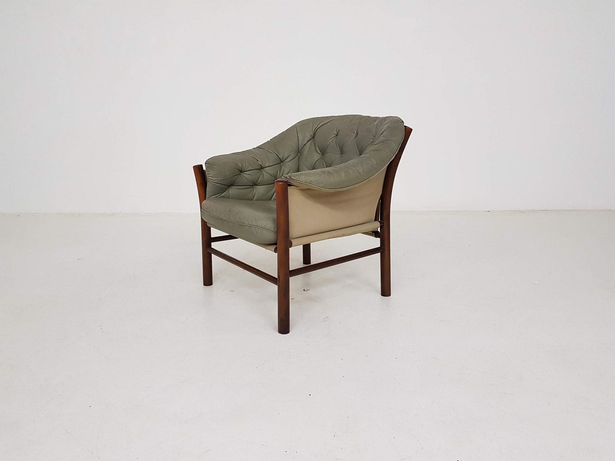 Vintage green leather lounge chair by Göte Möbel or G-Möbel , made and designed in Sweden in the 1970s.

This Scandinavian lounge or armchair has a nice wooden frame with thick green leather cushions for great comfort. The cushions are held by