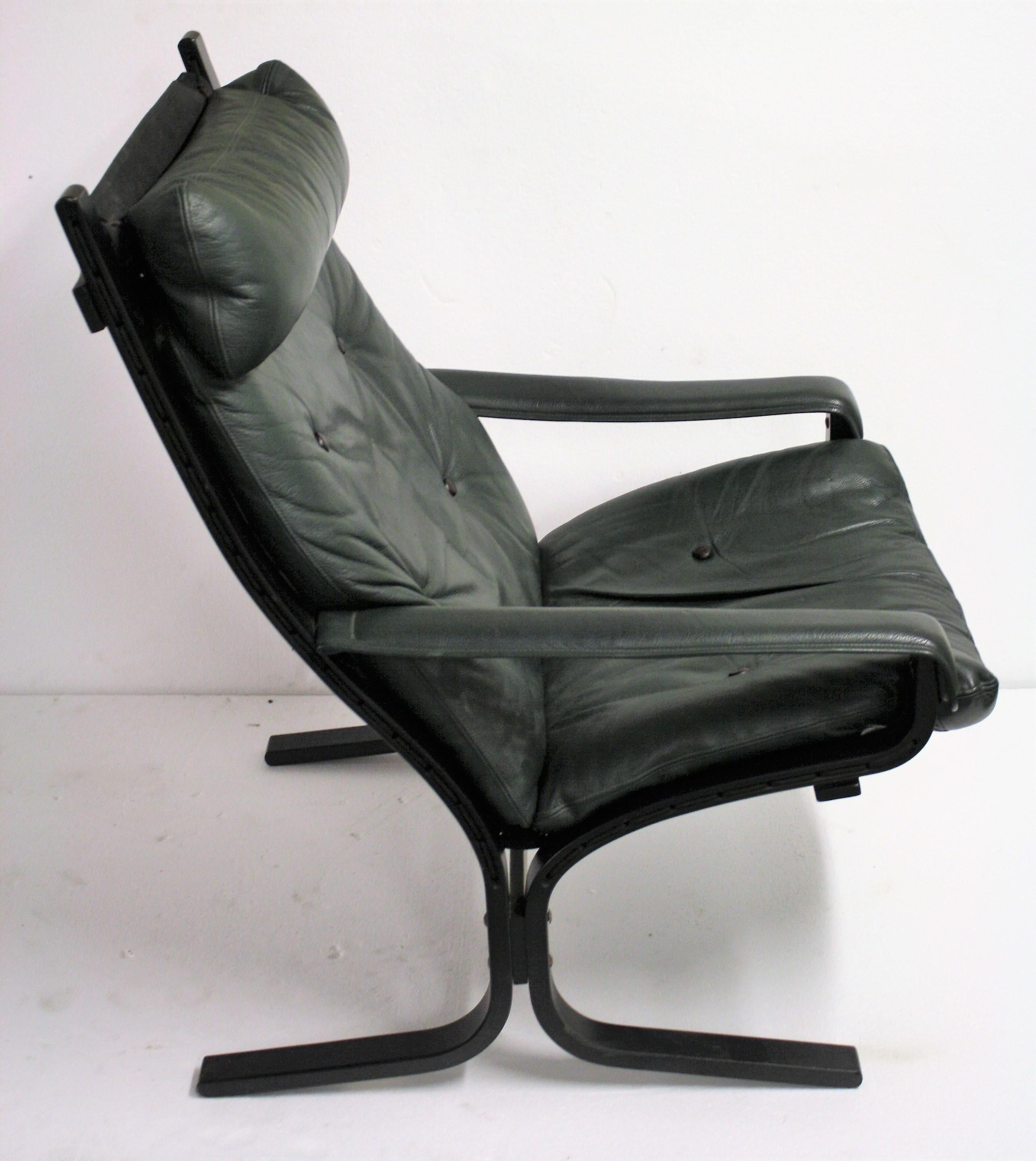 Vintage leather siesta chair designed by Ingmar Relling for Westnofa.

This very comfortable chair consists or dark green leather cushions on a black bentwood frame.

The chair is marked with WestNofa underneath.

Norway, 1970s.

Perfect