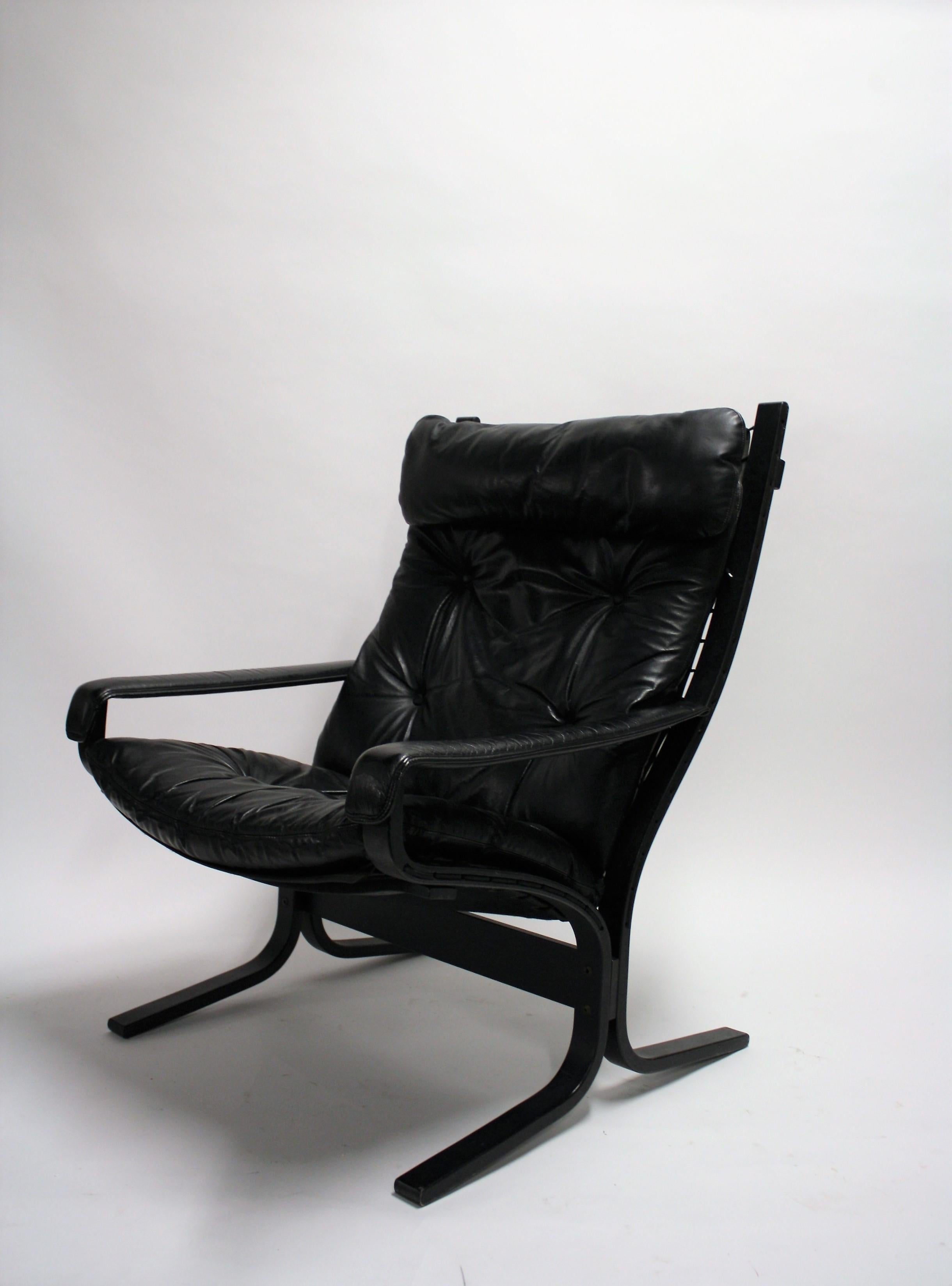 Vintage leather siesta chair designed by Ingmar Relling for Westnofa.

This very comfortable chair consists of black leather cushions on a black bentwooden frame.

Norway, 1970s.

Perfect condition.

Dimensions:
Height 98cm/38.58