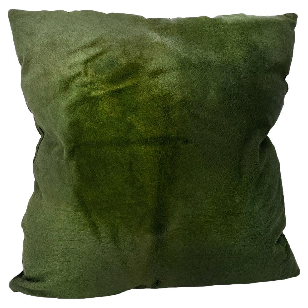 Grünes Lederwurf-Kissen im Angebot