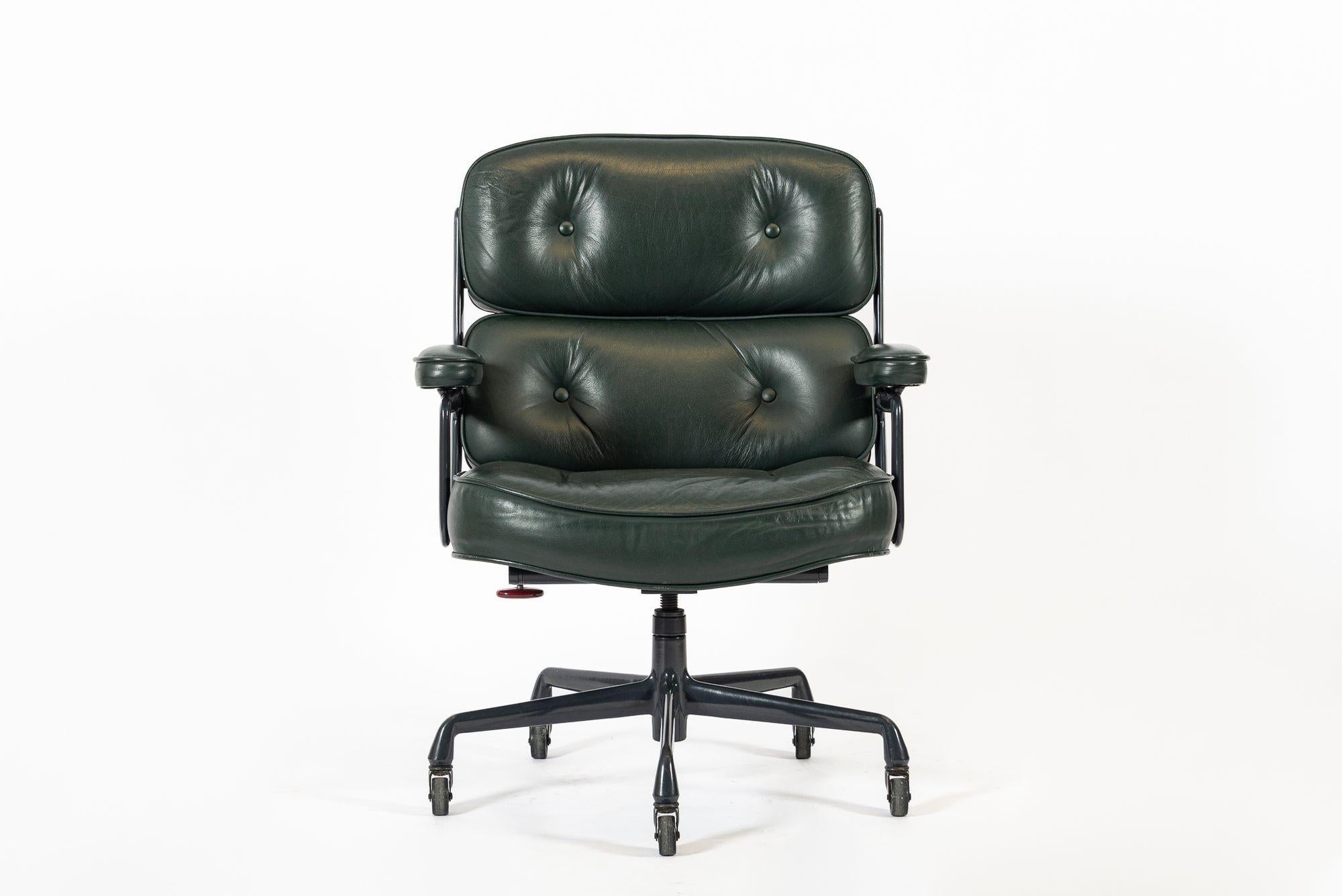 Silla de oficina Time Life de cuero verde de Eames para Herman Miller 1996 en venta 4