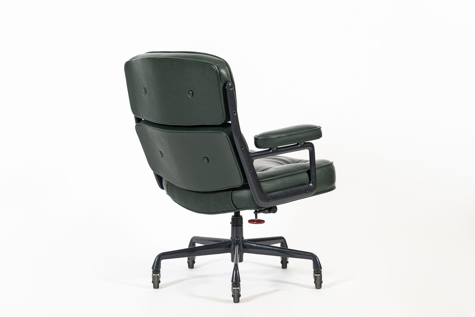 Silla de oficina Time Life de cuero verde de Eames para Herman Miller 1996 en venta 5