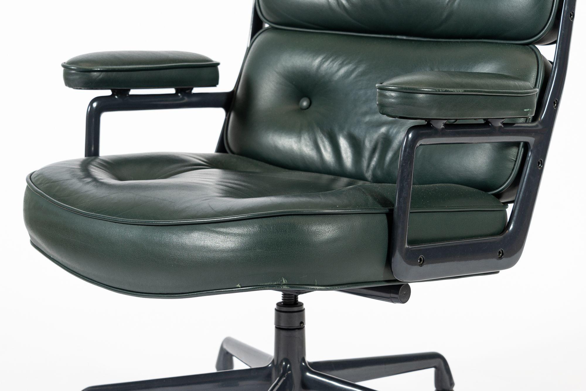 Silla de oficina Time Life de cuero verde de Eames para Herman Miller 1996 en venta 8