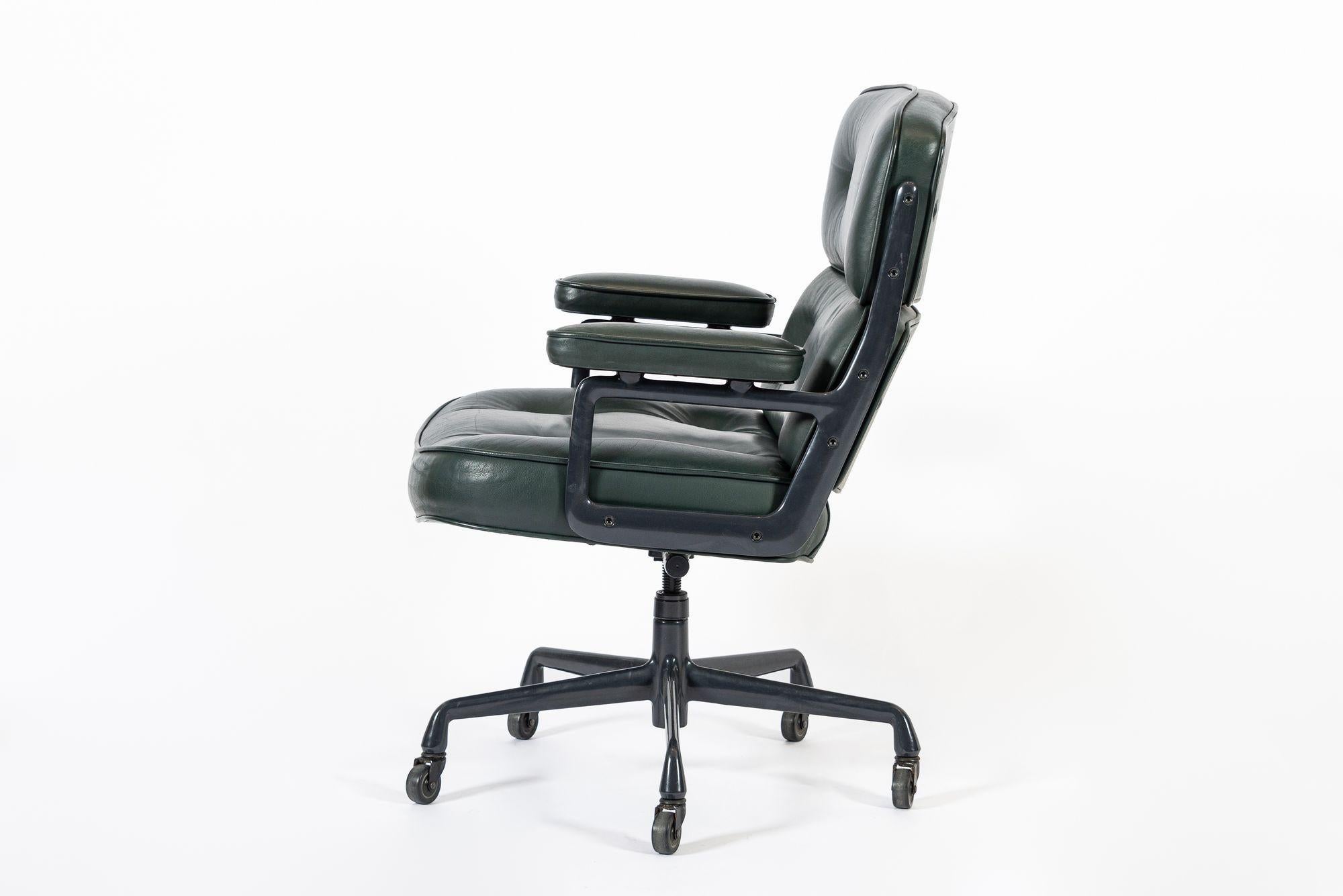 Americano Sedia da ufficio Time Life in pelle verde di Eames per Herman Miller 1996 in vendita