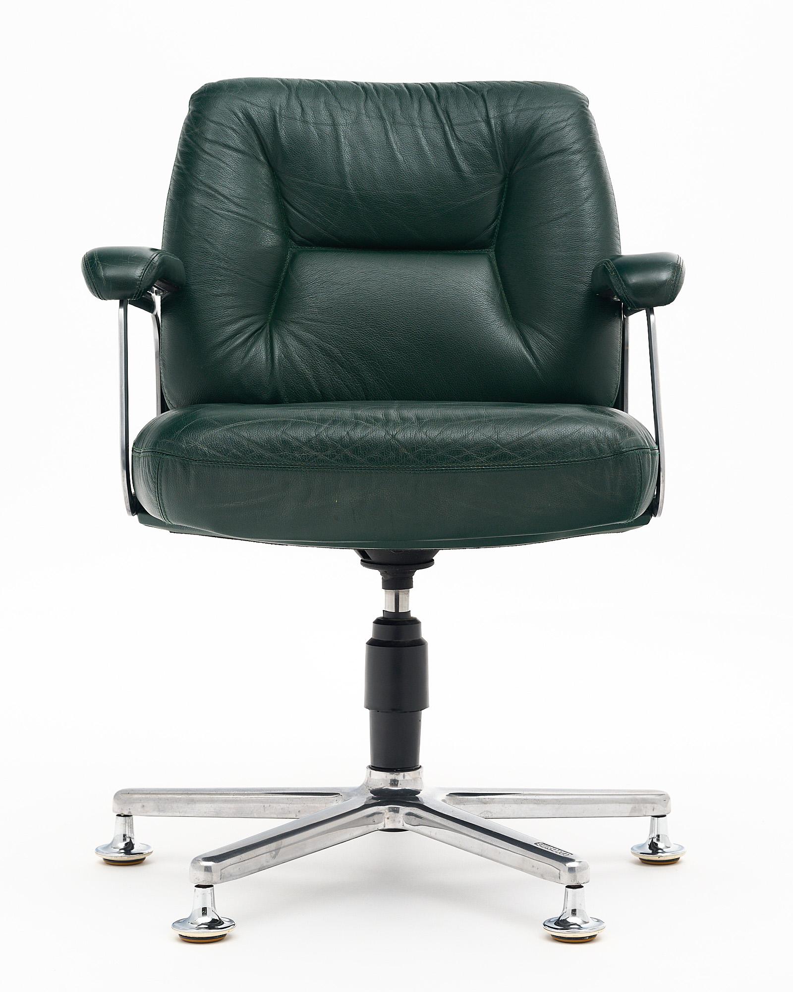 Chaises Eurosit vintage en cuir vert Bon état à Austin, TX